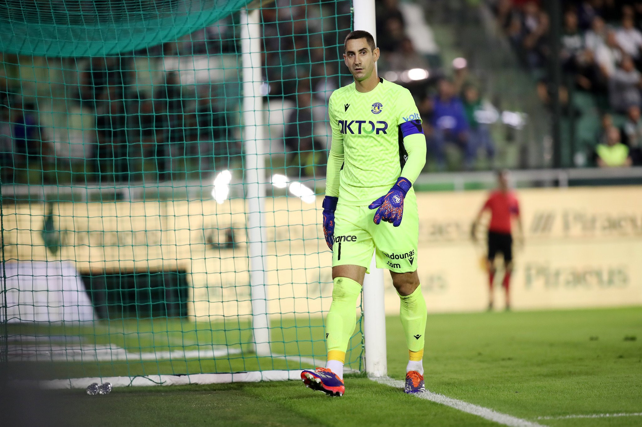 Έντονες αποδοκιμασίες στην Λεωφόρο για τον Παπαδόπουλο