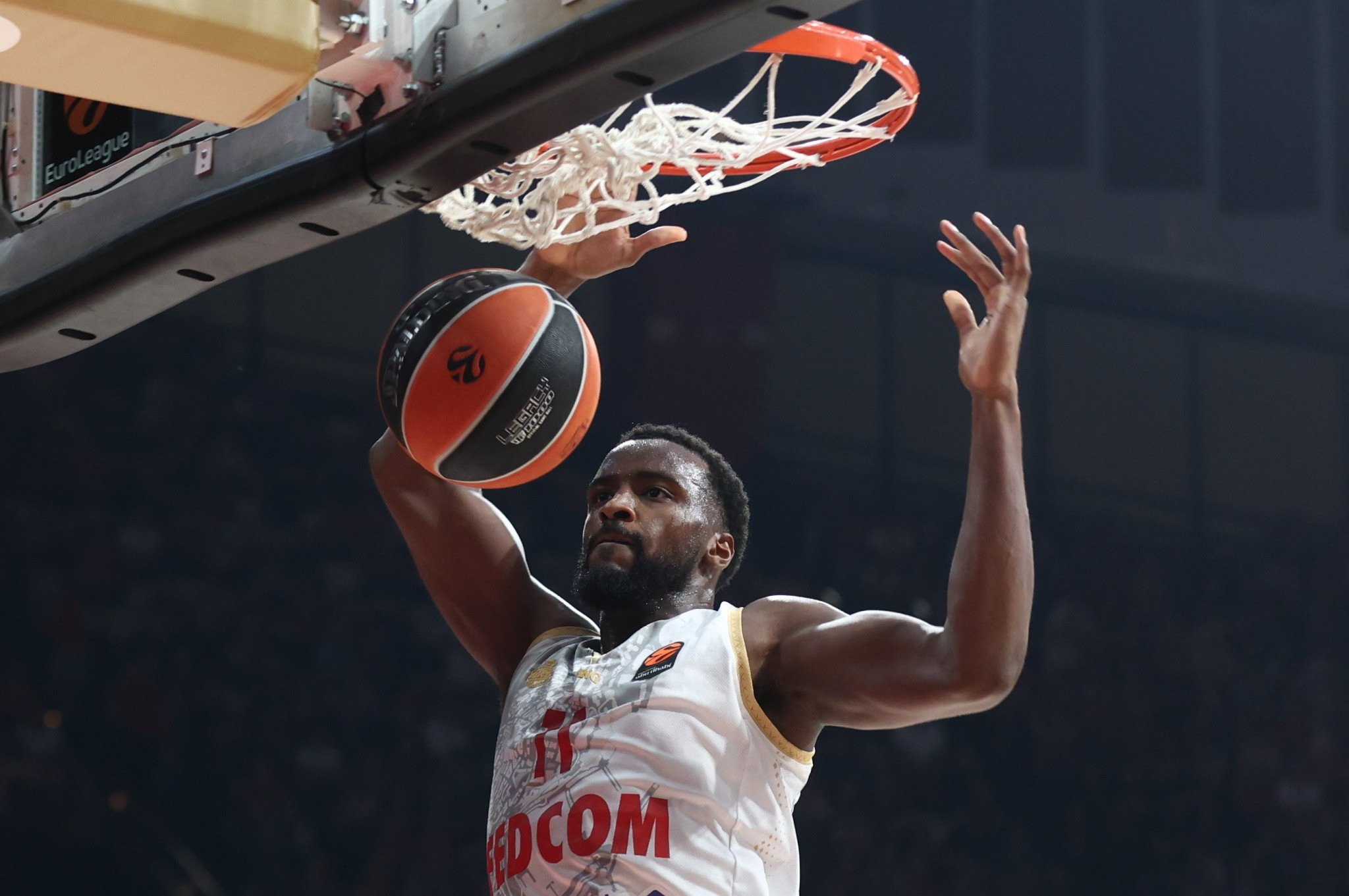 Δύο παίκτες, 50 πόντοι: Ντιαλό και Τζέιμς «διέρρηξαν» την άμυνα του Ολυμπιακού (video)