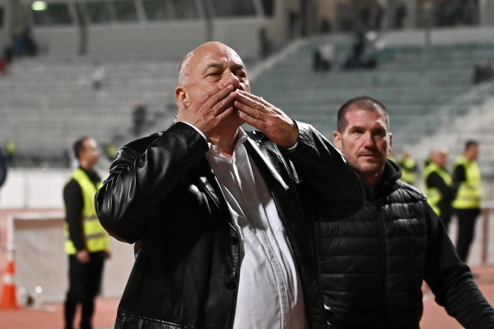 Οι φωτογραφίες του Μπέου που έστελνε φιλάκια στον κόσμο του Παναθηναϊκού