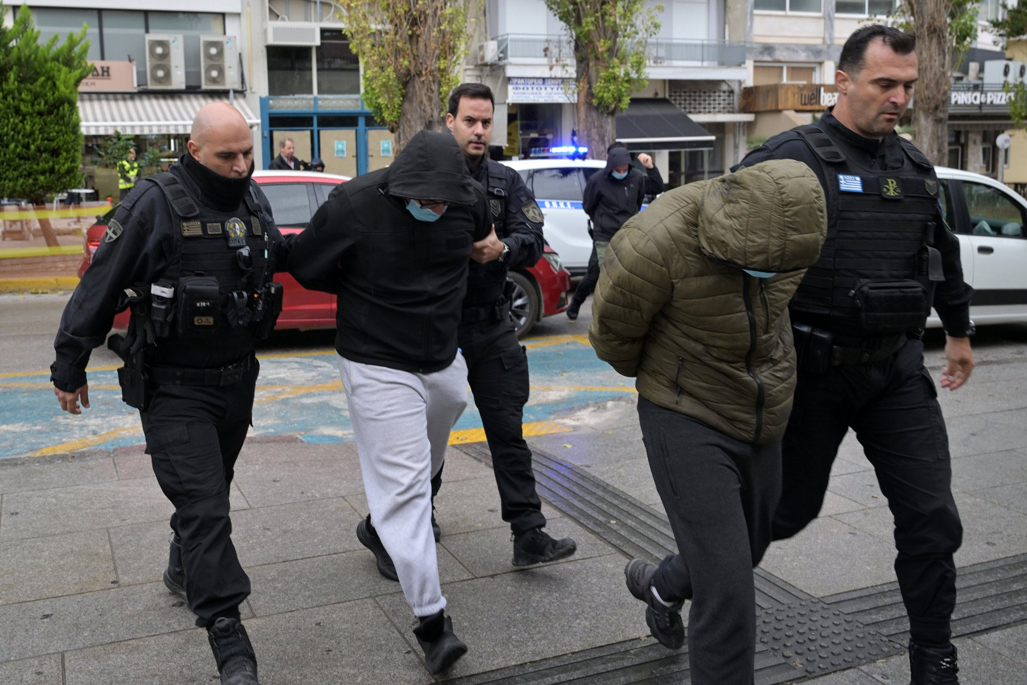 Στον Εισαγγελέα οι πρώτοι συλληφθέντες – Ποιοι κατηγορούνται για τη δολοφονία του 20χρονου (video)