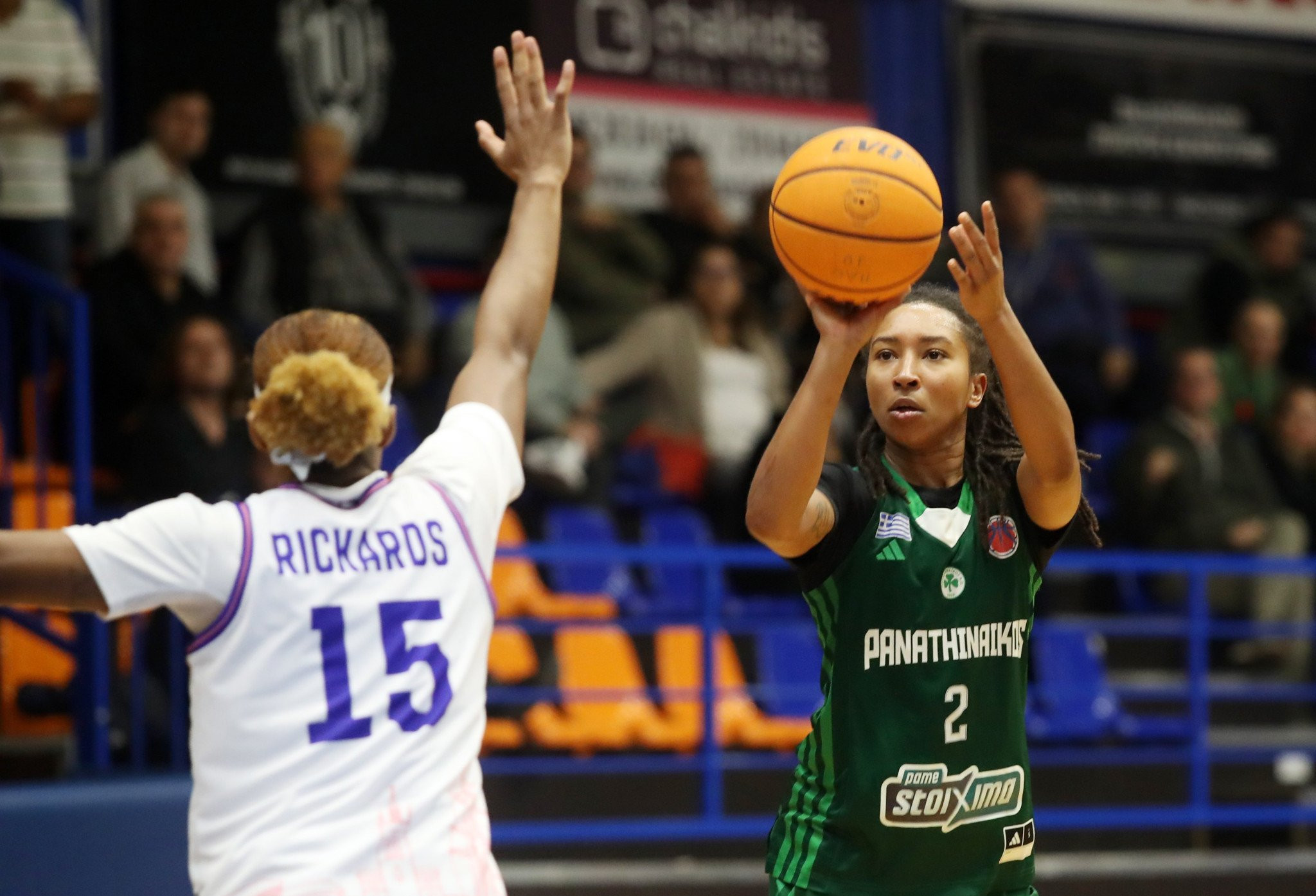Ο Παναθηναϊκός... επιβίωσε κόντρα στην Νεπτούνας των εννέα παικτριών και ανέβηκε στο 3-2