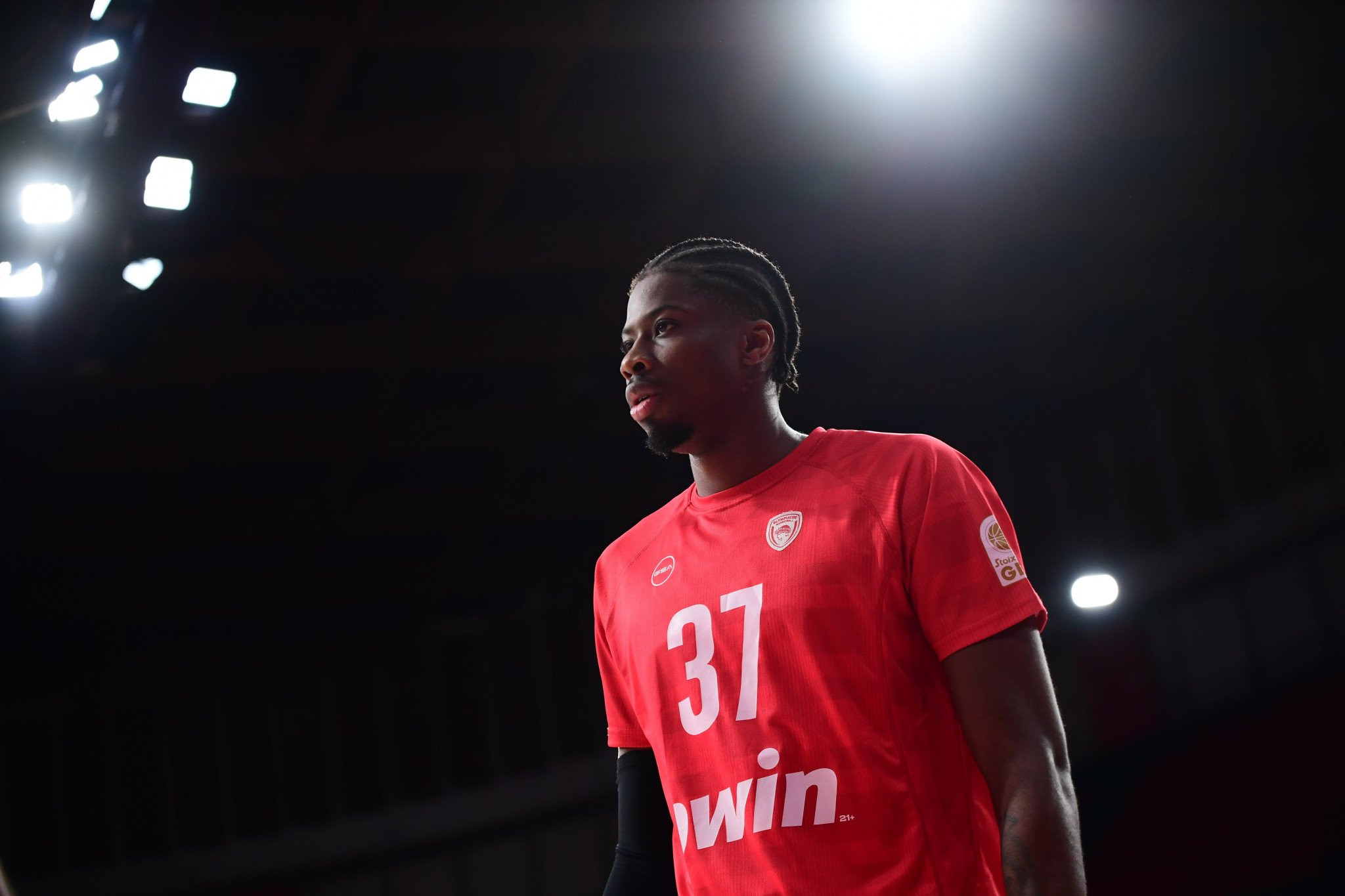 Ο Κώστας Αντετοκούνμπο έσβησε τα κεράκια στο παρκέ του ΣΕΦ