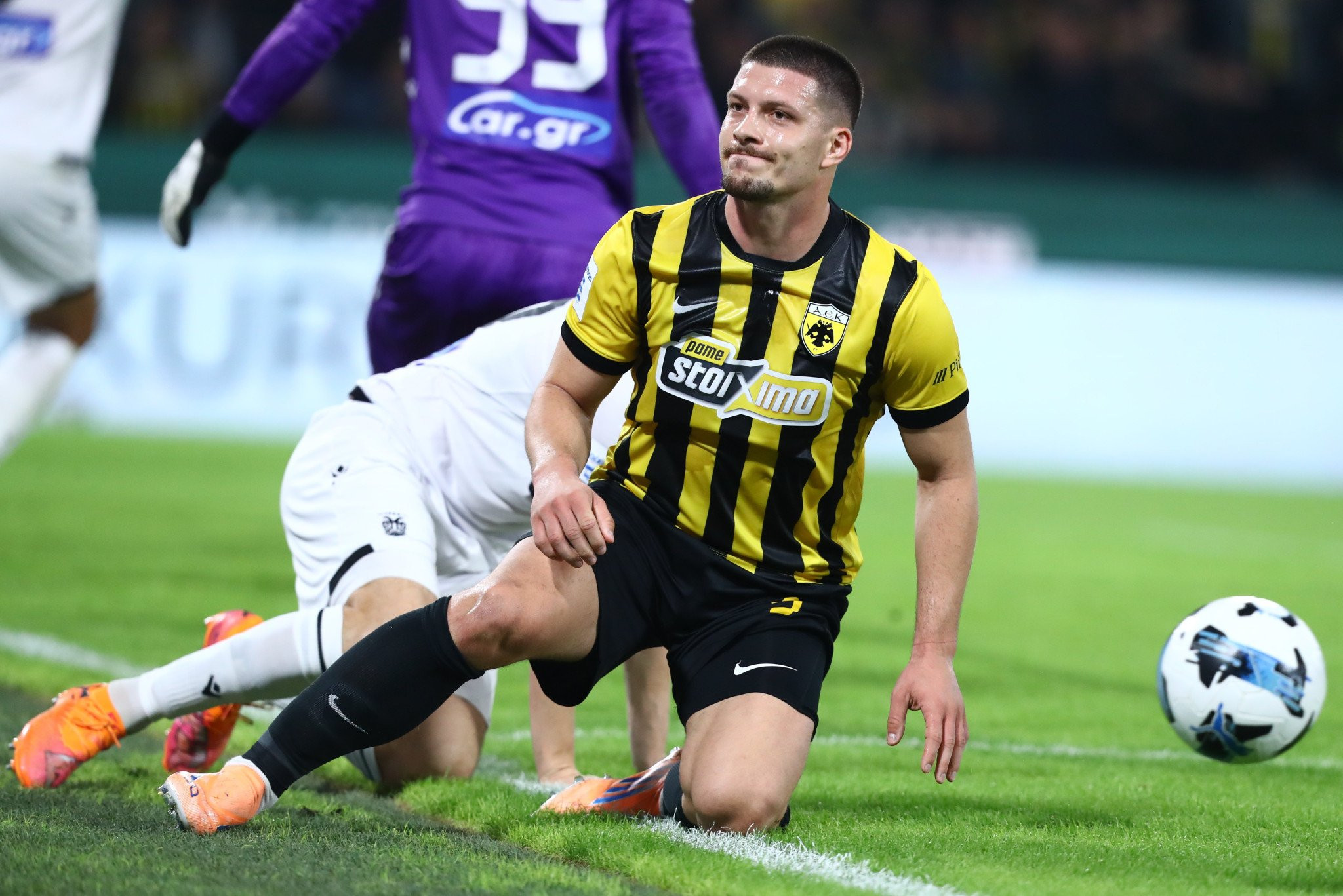 Αγωνία με τις ενοχλήσεις του Γιόβιτς - Δείπνο στην ομάδα ο Νίκολιτς