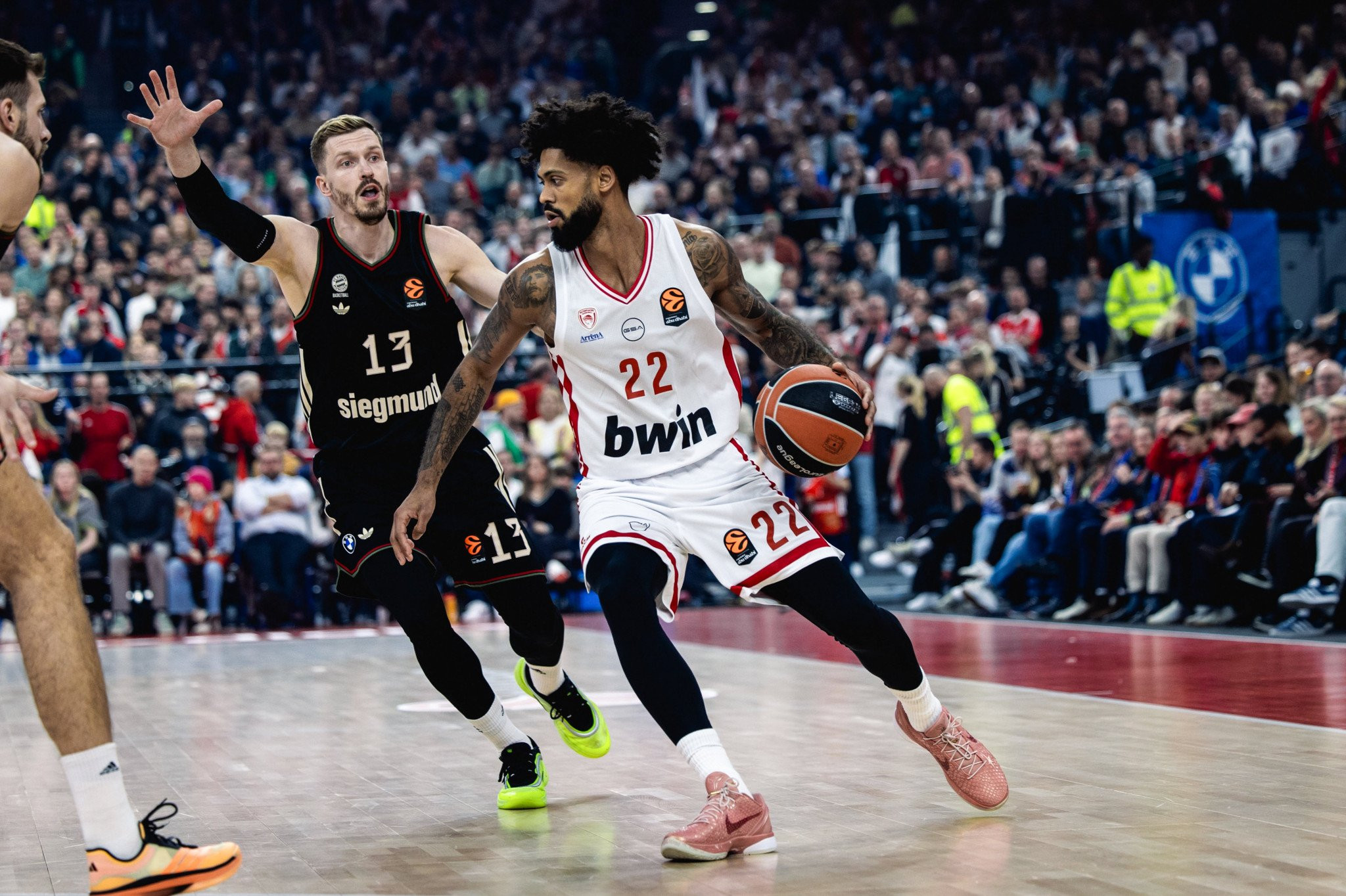 Ο Ολυμπιακός έκανε πάρτι στο Μόναχο και η Μπάγερν δεν τον ενόχλησε καθόλου