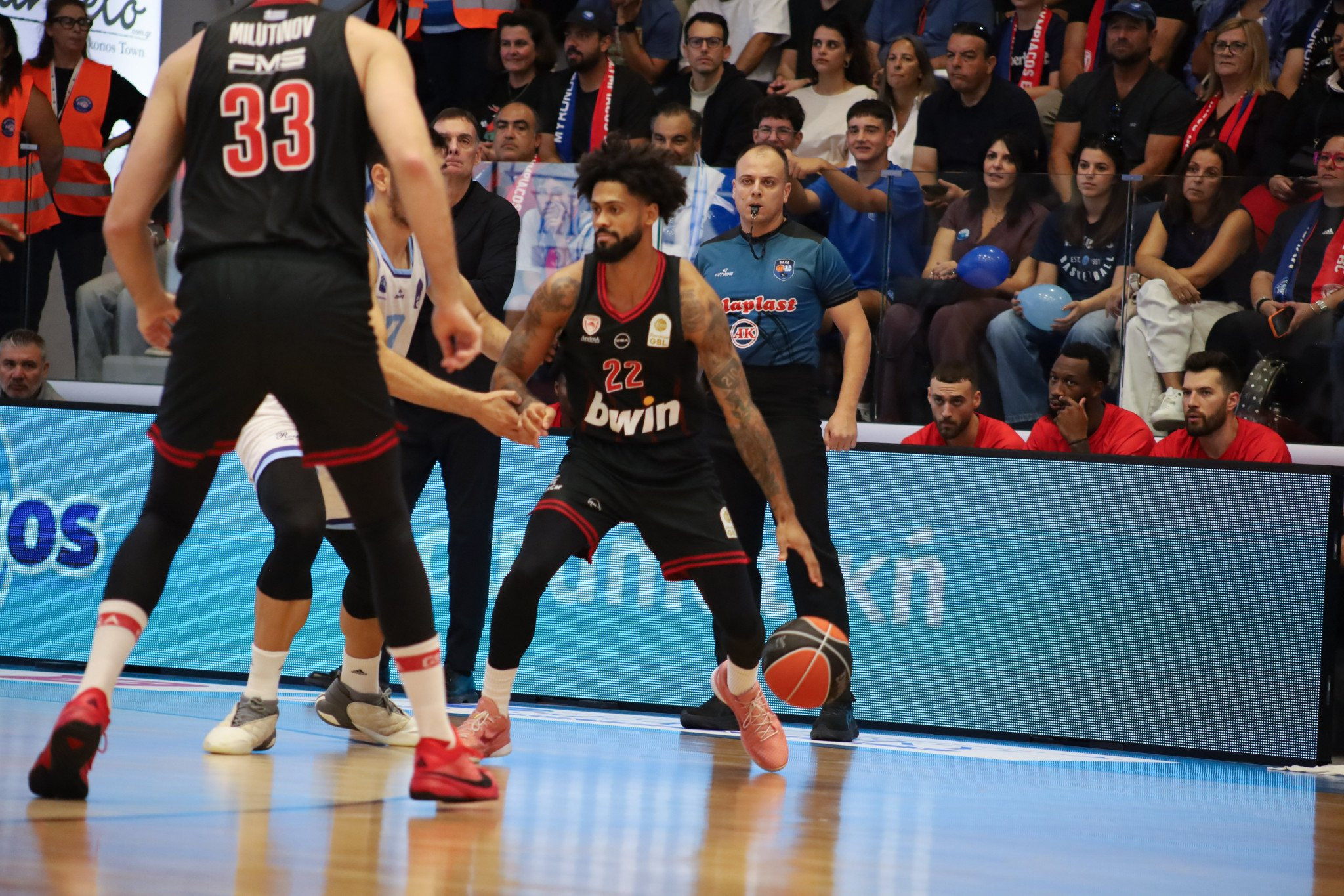 Άνετος ο Ολυμπιακός στη Μύκονο με «ξέσπασμα» στο τρίτο δεκάλεπτο