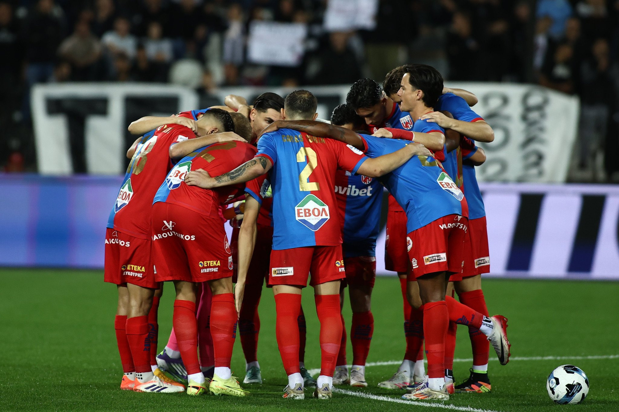 Οι παίκτες του Βόλου απαντούν στον Σούντγκρεν: «Ψευδή και προσβλητικά όσα είπε»