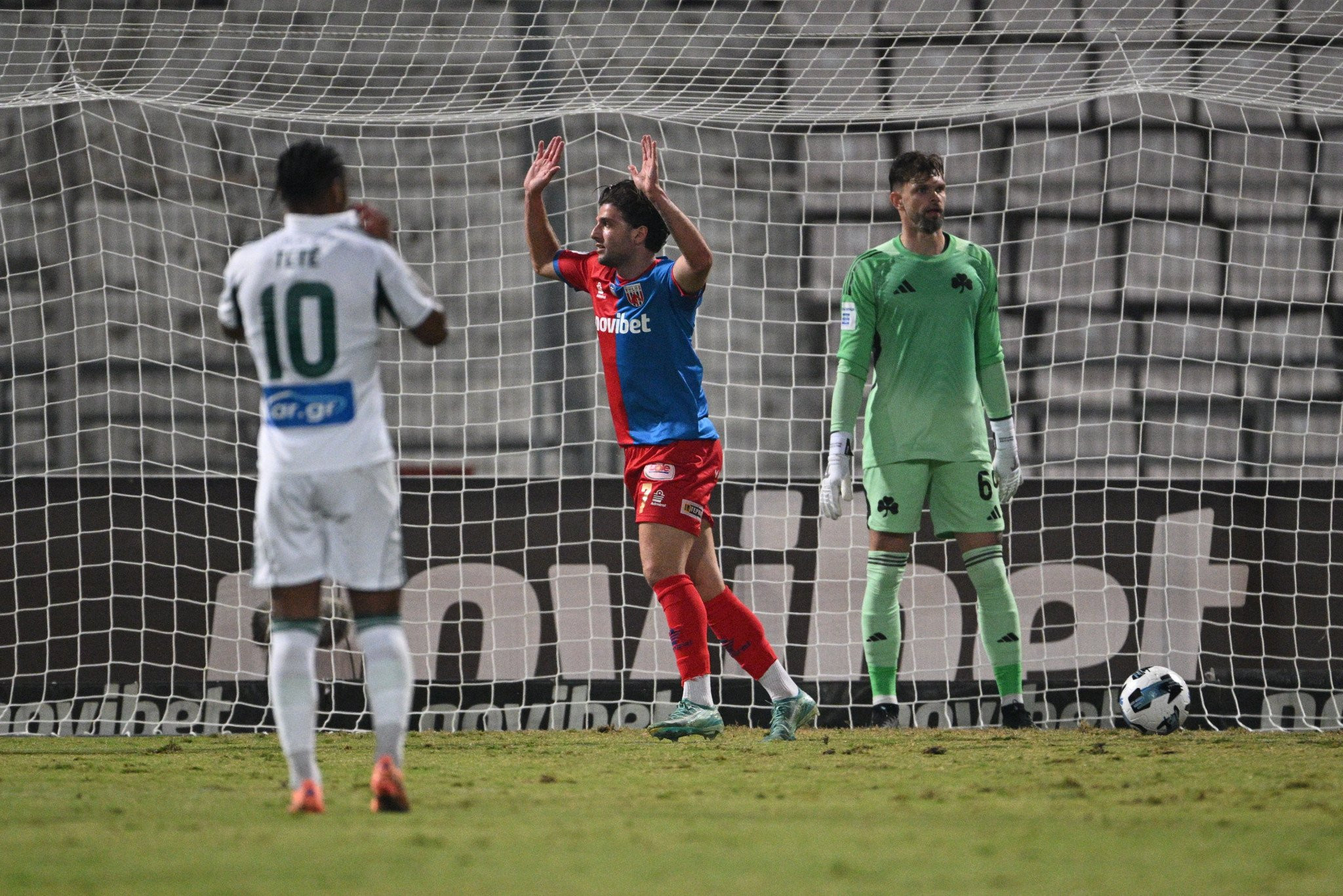 Ο Λάμπρου με καρφωτή κεφαλιά έκανε το 1-0 για τον Βόλο απέναντι στον Παναθηναϊκό (video)