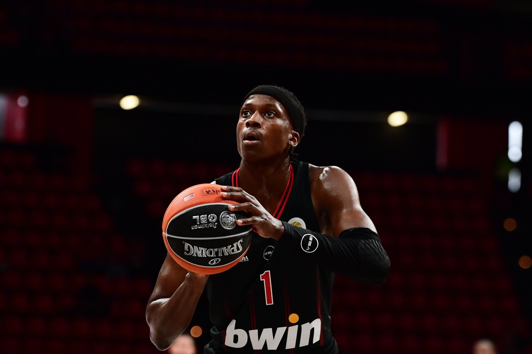 Πρόβλημα με Νιλικίνα στον Ολυμπιακό - Μέσα με  Ζαλγκίρις ο Έβανς