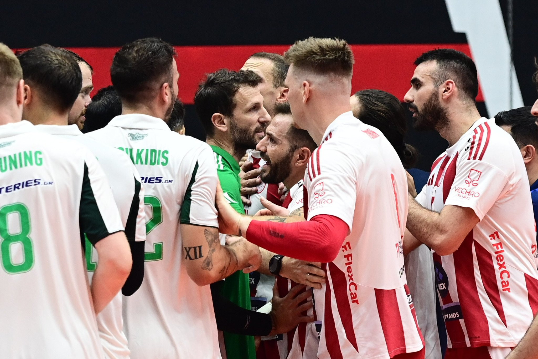 Ένταση στο ντέρμπι μετά τη νίκη του Παναθηναϊκού - Οι δηλώσεις των «αιωνίων» αντιπάλων (video)