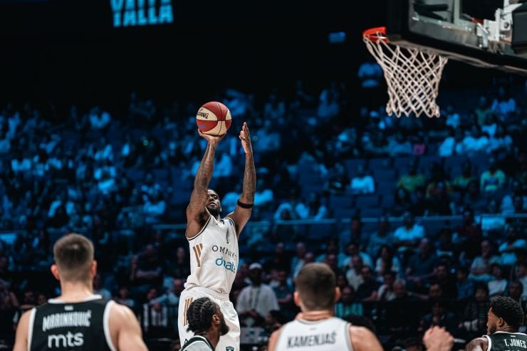 Με... καυτό Μπέικον η Dubai «λύγισε» στο τέλος την Αρμάνι Μιλάνο