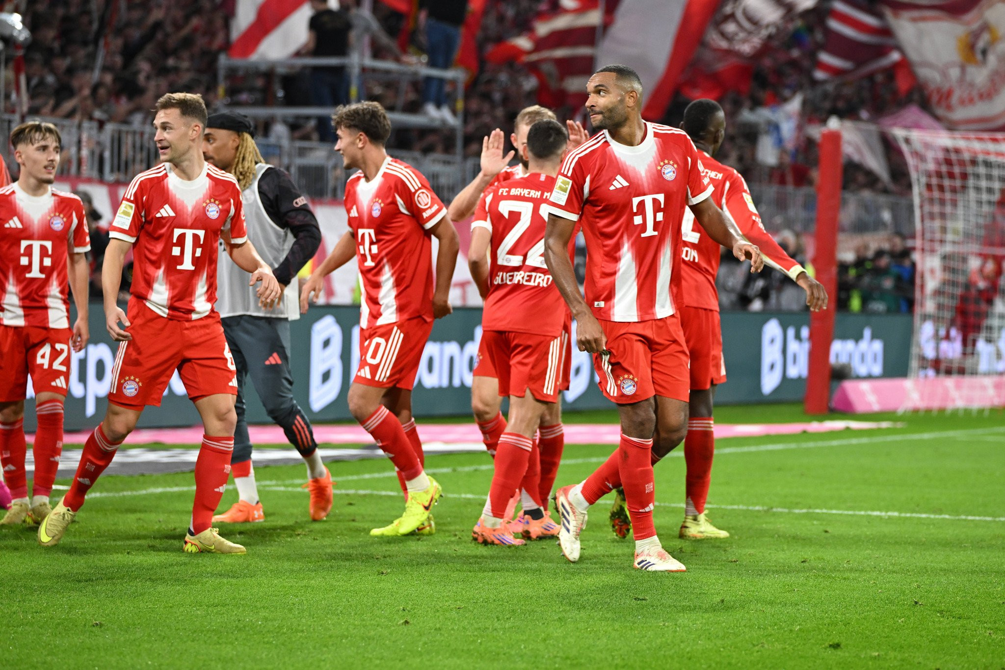 H Μπάγερν Μονάχου έκανε περίπατο, κέρδισε άνετα τη Λεβερκούζεν