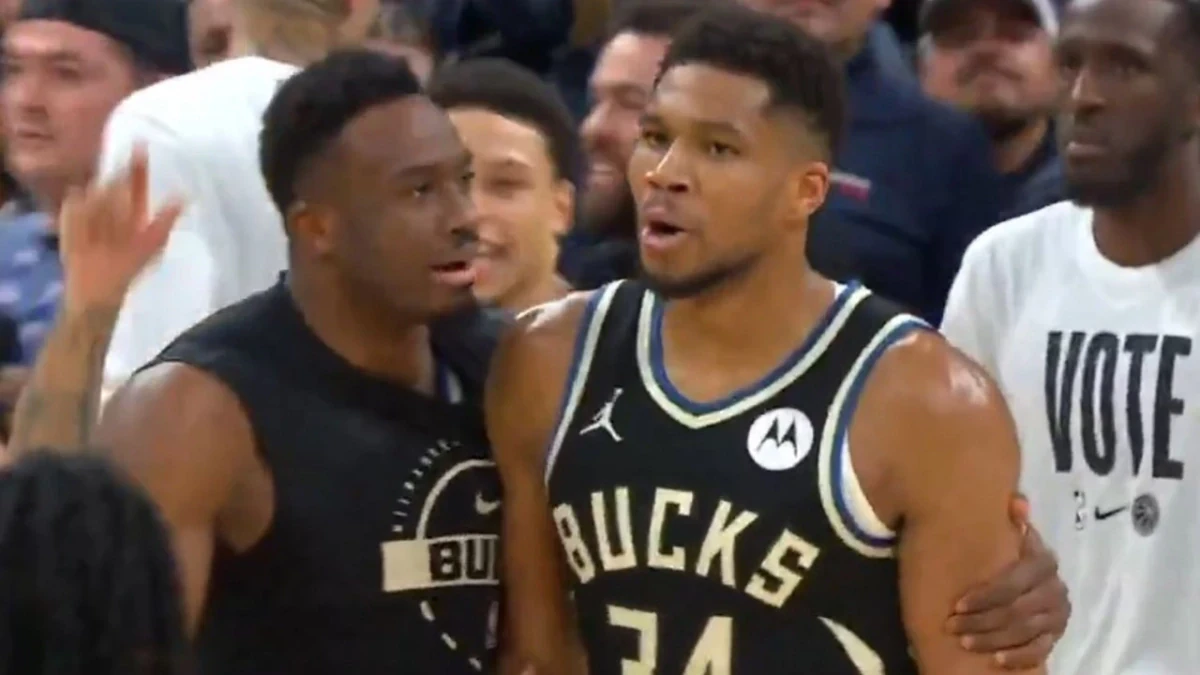 Ο Γιάννης Αντετοκούνμπο κάλεσε τον κόσμο της Ιντιάνα να σωπάσει και ο Θανάσης του έλεγε «Ήρεμα» (Video)