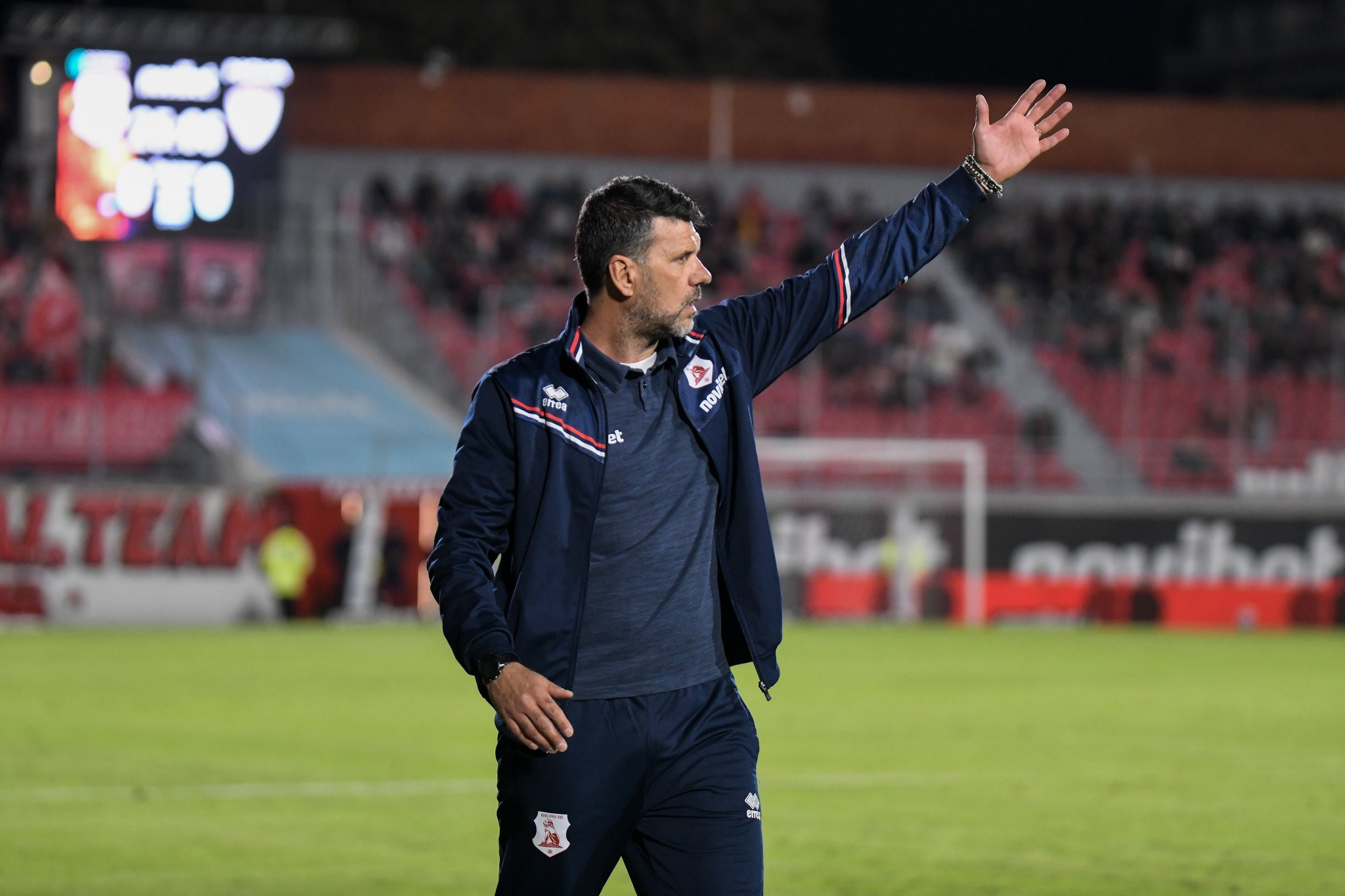 Στην έξοδο ο Μπάτσι από τον Πανσερραϊκό