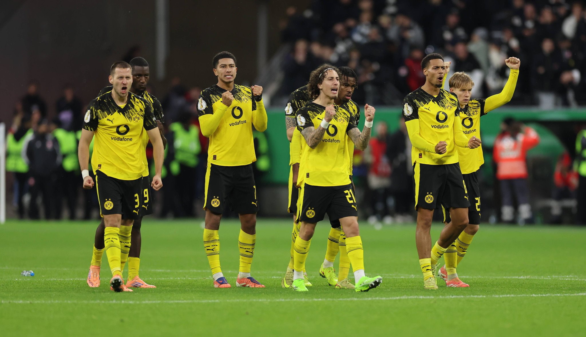 Η Ντόρτμουντ προκρίθηκε στα πέναλτι κόντρα στην Άιντραχτ, πρόωρος αποκλεισμός για Βόλφσμπουργκ