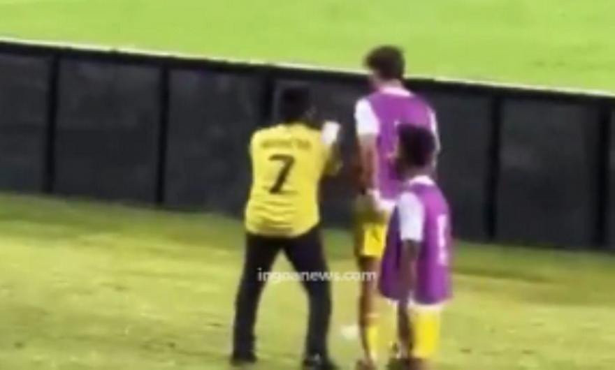 Ινδός οπαδός εισέβαλε στο γήπεδο για σέλφι με τον Φέλιξ, τον συνέλαβαν και του την έσβησαν (video)