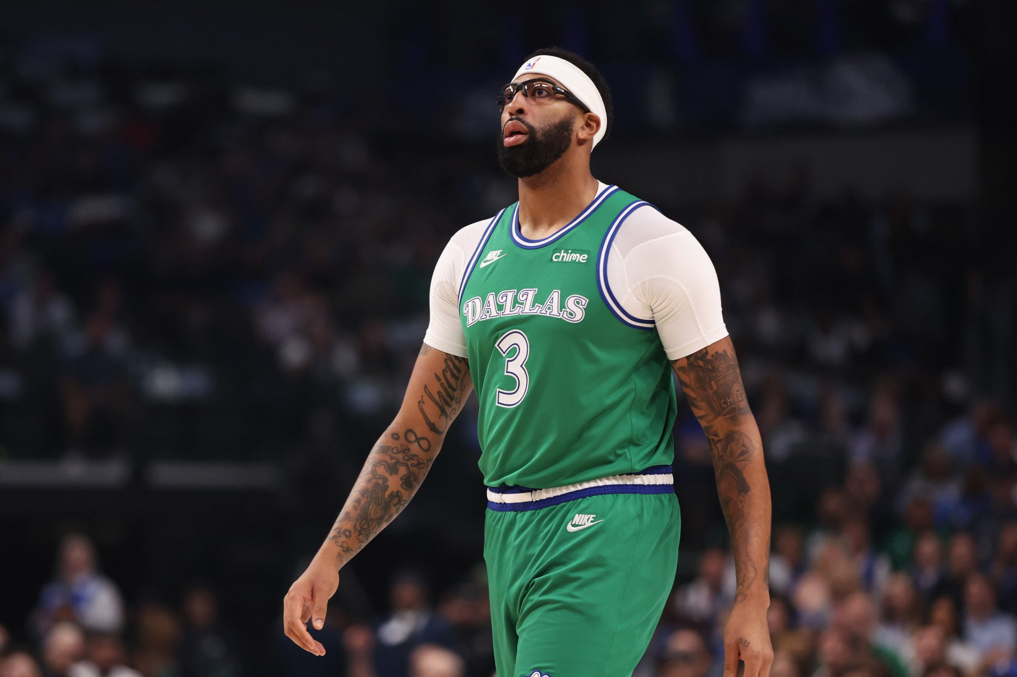 Τέλος η σεζόν για τον Άντονι Ντέιβις: Οι Μάβερικς συζητάνε για την ανταλλαγή του.