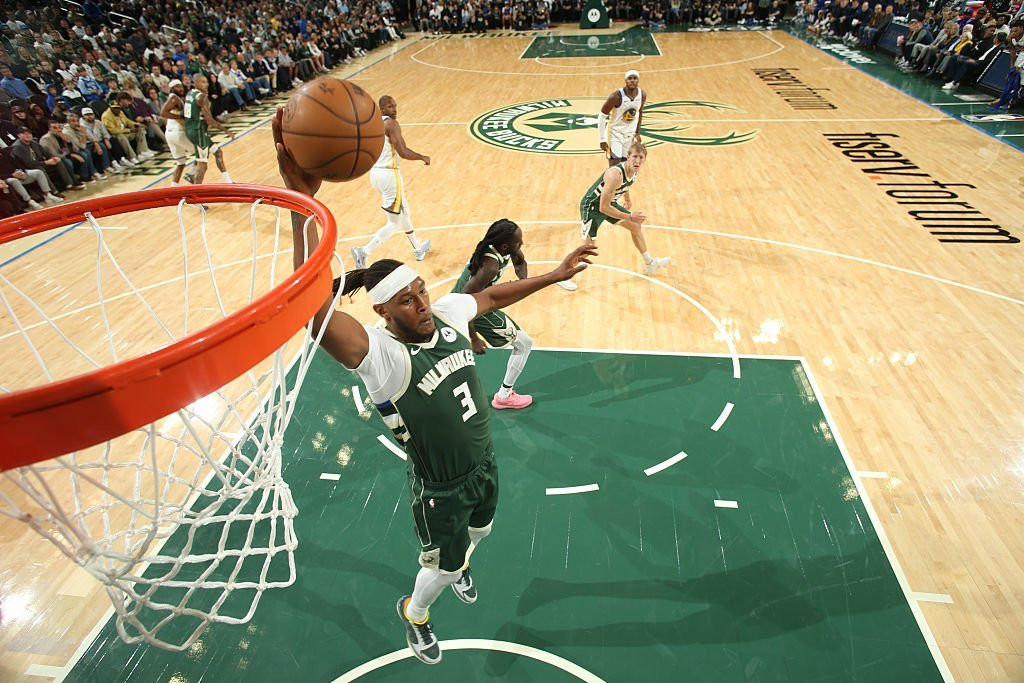 Έλειπε ο Γιάννης, «χόρευε» ο Ρόλινς και οι Μπακς... καθάρισαν τους Γουόριορς