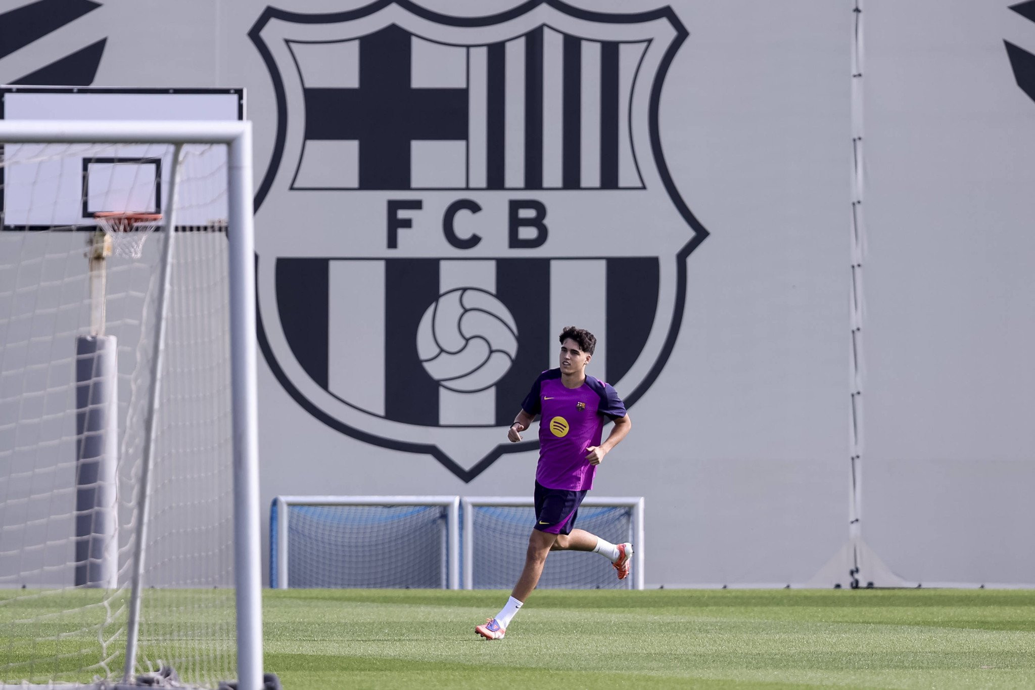 Παίζει στην Μπαρτσελόνα, αλλά μένει ακόμα στο ίδιο σπίτι με την αδελφή του - Ο λόγος της συγκατοίκησης