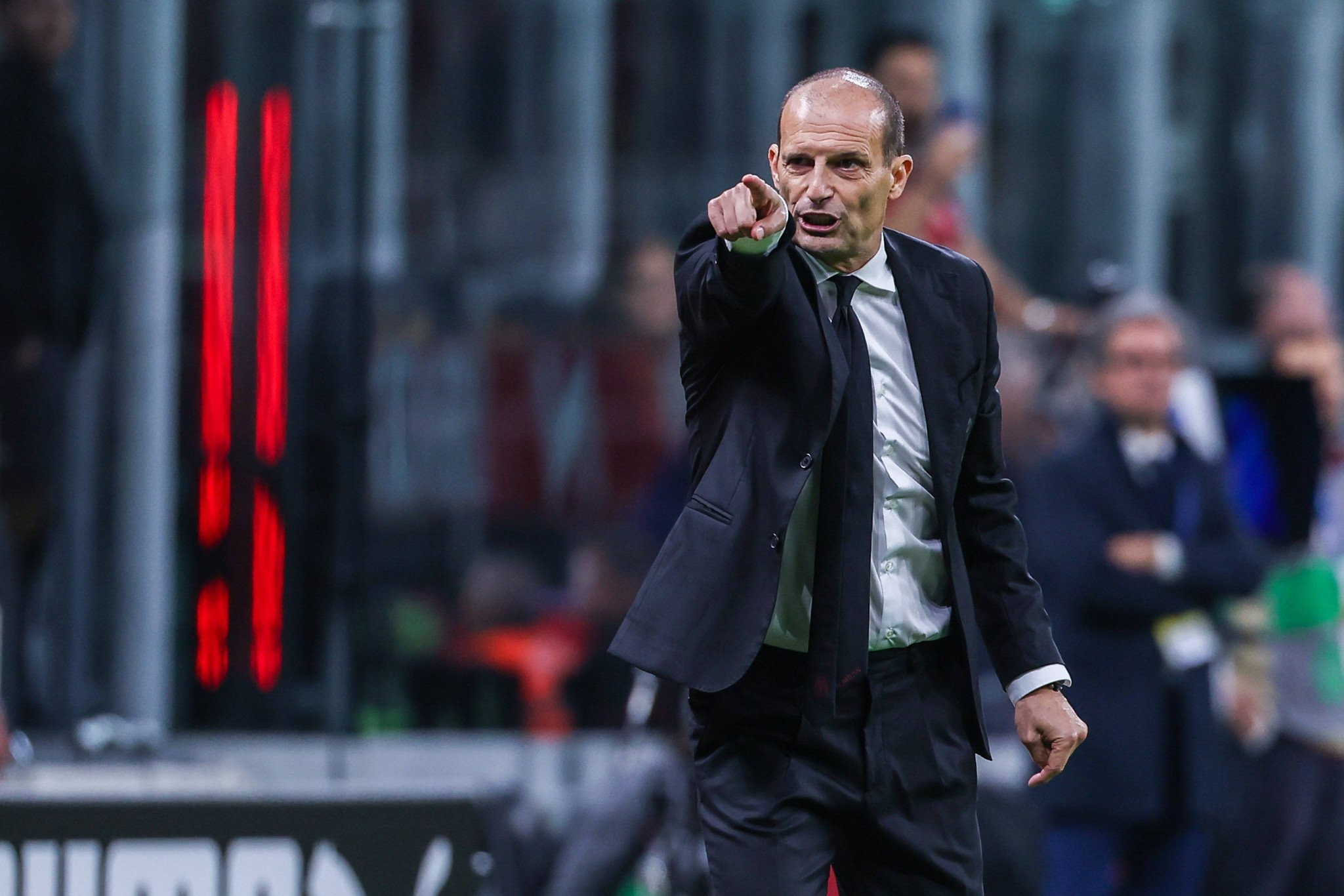 Γιατί ο προπονητής της Μίλαν έκανε μήνυση σε παραγωγό ερωτικών ταινιών; Yπάρχει λόγος σοβαρός!