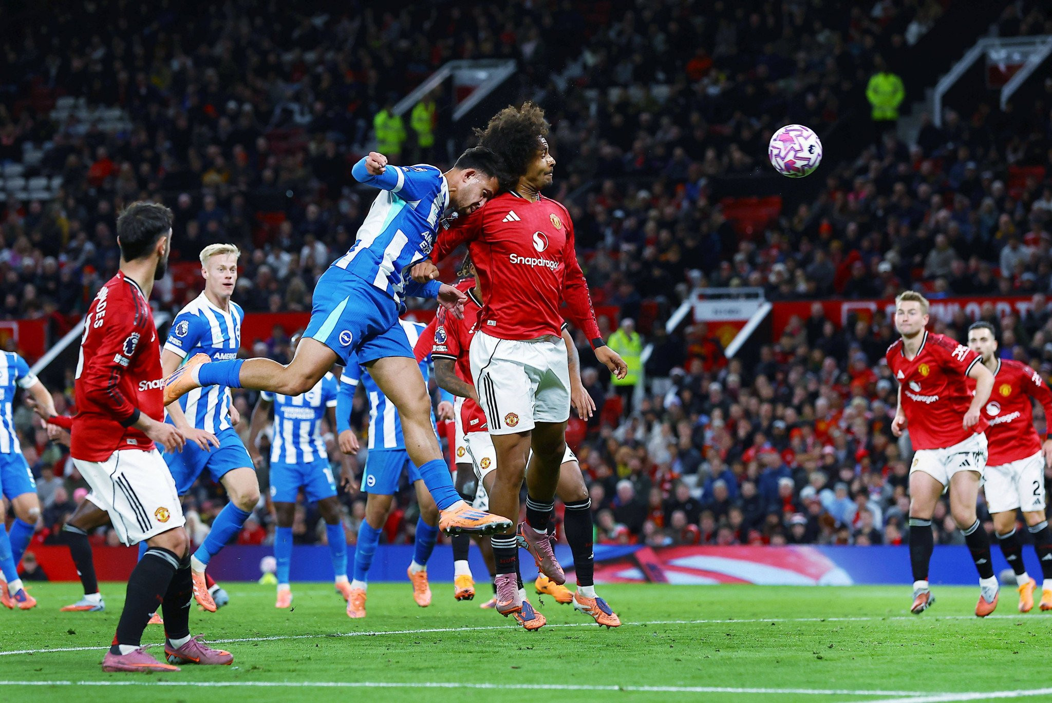 Ο Κωστούλας πέτυχε το πρώτο του γκολ στην Premier League με κεφαλιά στο Old Trafford (video)