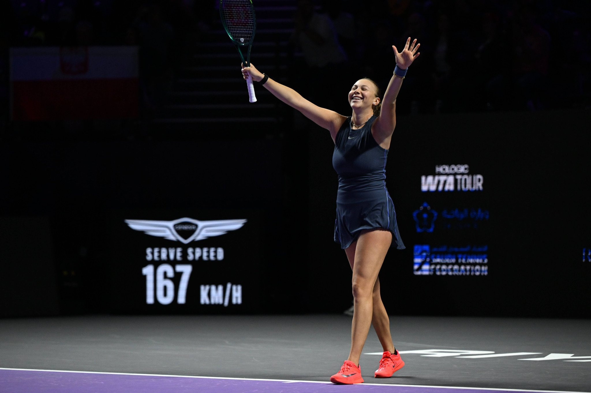 WTA Finals: Η Ανισίμοβα άφησε εκτός ημιτελικών την Σφιόντεκ