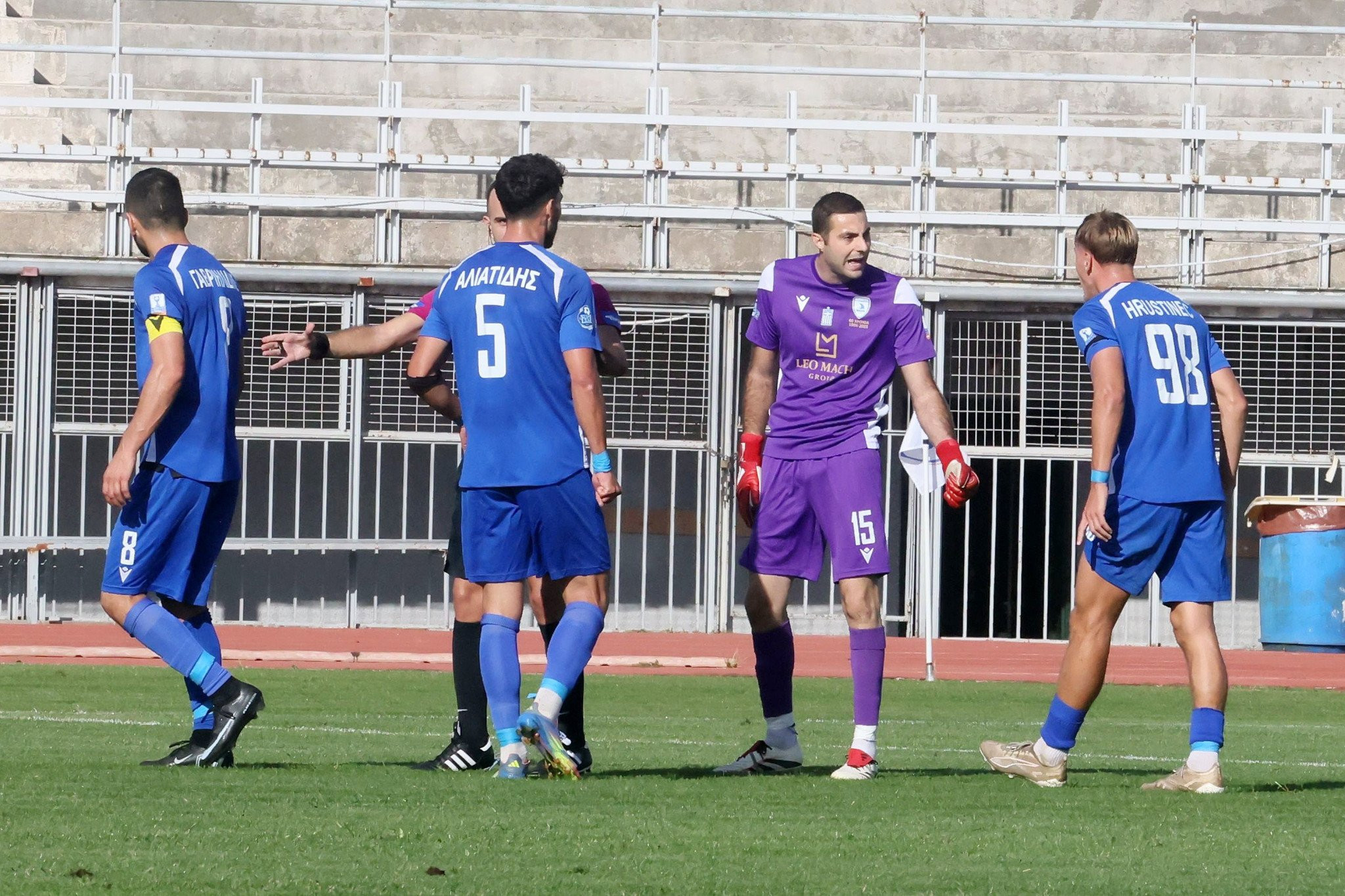 Πρωτοφανή περιστατικά στην Καβάλα - Έδιωξαν τον γκολκίπερ οι συμπαίκτες του την ώρα του αγώνα!