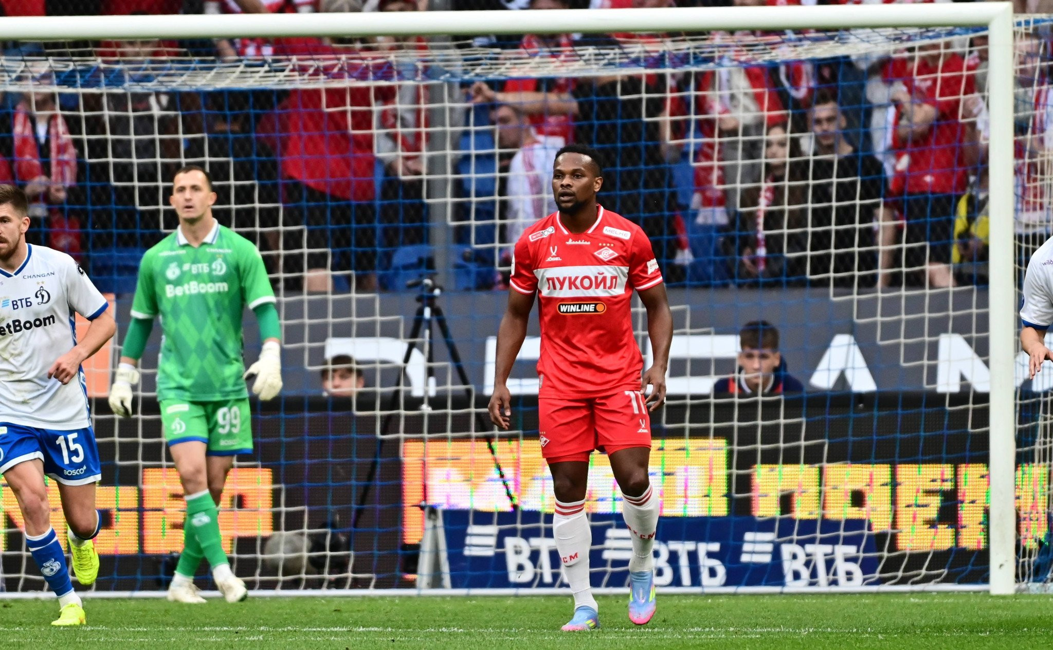 Δεν ξεχνάει τις ρίζες του ο Λιβάι Γκαρσία - Μοίρασε φαγητό σε οικογένειες στο Τρινιντάντ και Τομπάγκο (video)