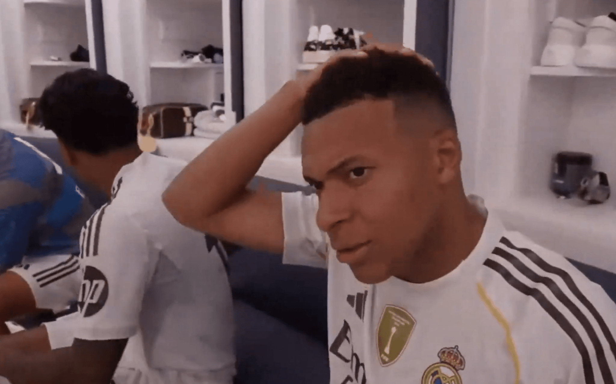 «Πρέπει να συνεχίσουμε έτσι» - Η ομιλία του Εμπαπέ στα αποδυτήρια μετά τη νίκη στο «Clasico» (video)