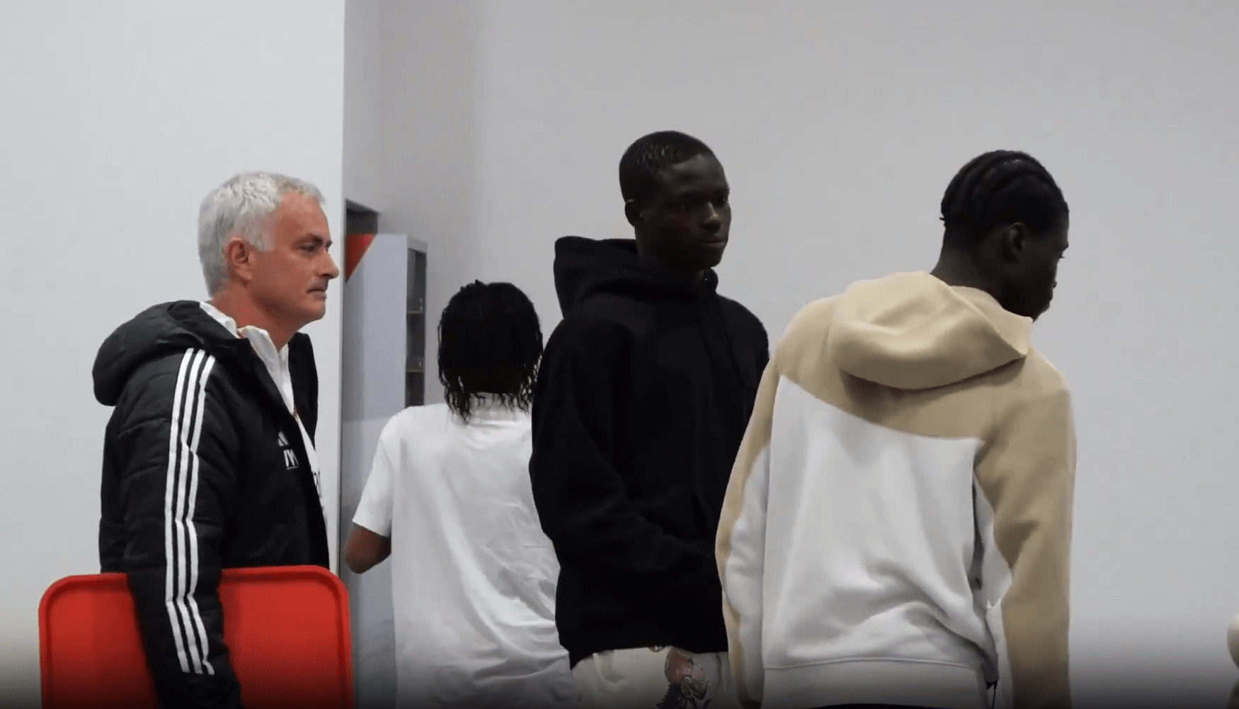 Γι' αυτό θα είναι πάντα «Special One» - Η κίνηση του Μουρίνιο με τους πιτσιρικάδες της Μπενφίκα