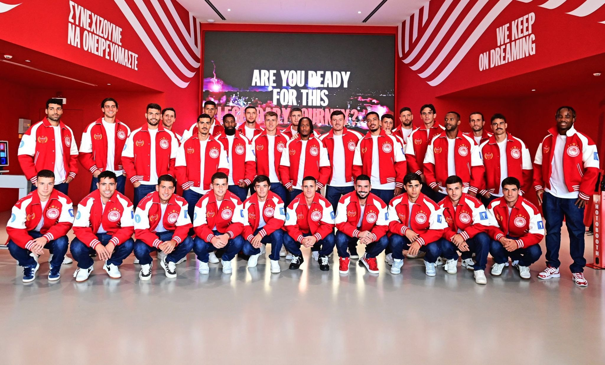 Οι παίκτες του Ολυμπιακού επισκέφθηκαν το νέο «ερυθρόλευκο» Μουσείο (photos)