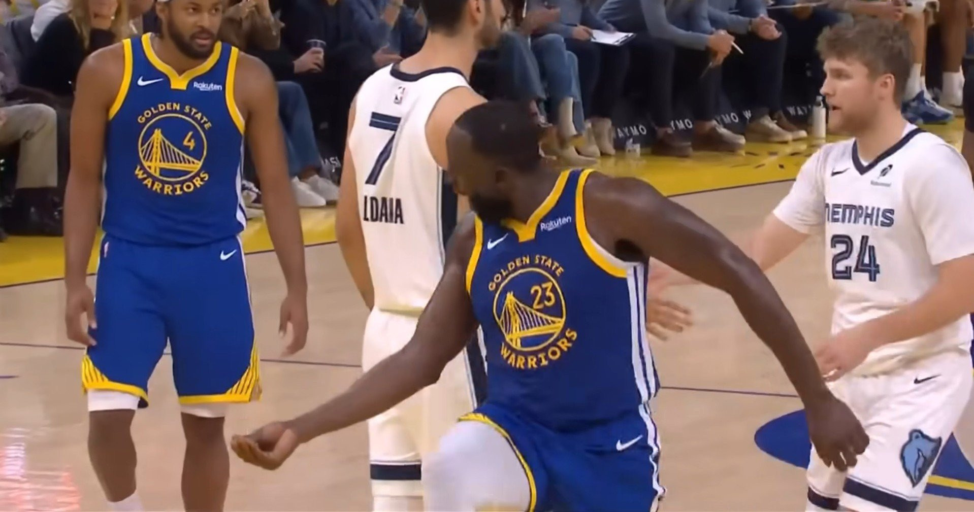 H επική αντίδραση του Ντρέιμοντ Γκριν όταν έχασαν οι Γκρίζλις τις βολές της τεχνικής ποινής του (video)