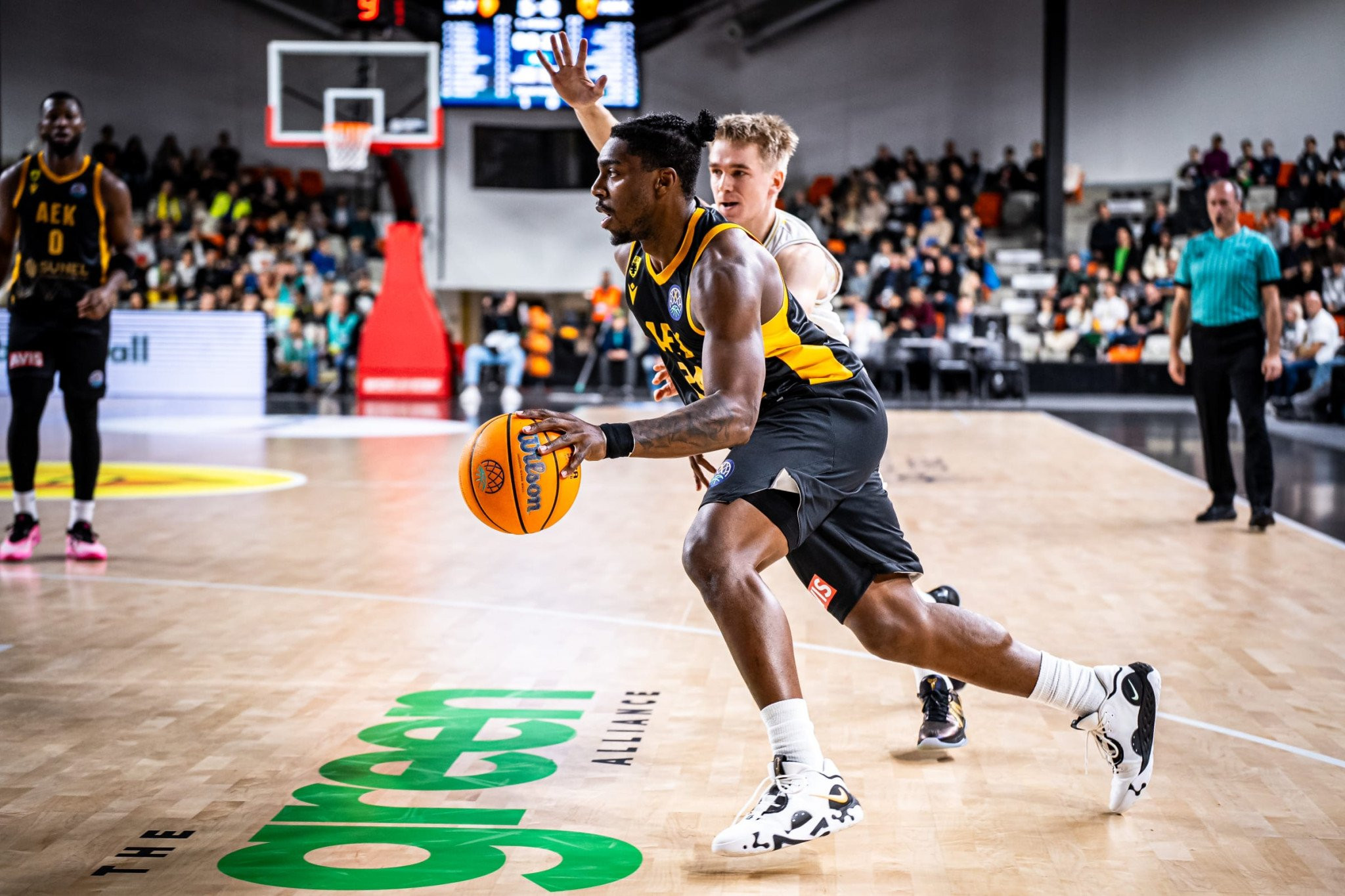 Απόδειξη προσωπικότητας: Ο Μπάρτλεϊ βγήκε μπροστά για την ΑΕΚ όταν η μπάλα «έκαιγε» (video)