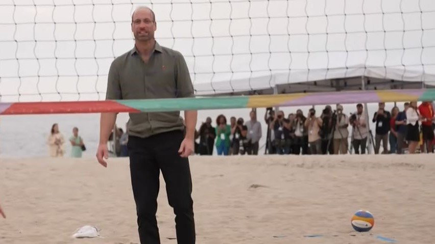 Ο Πρίγκιπας της Ουαλίας έπαιξε beach volley στη Βραζιλία (video)