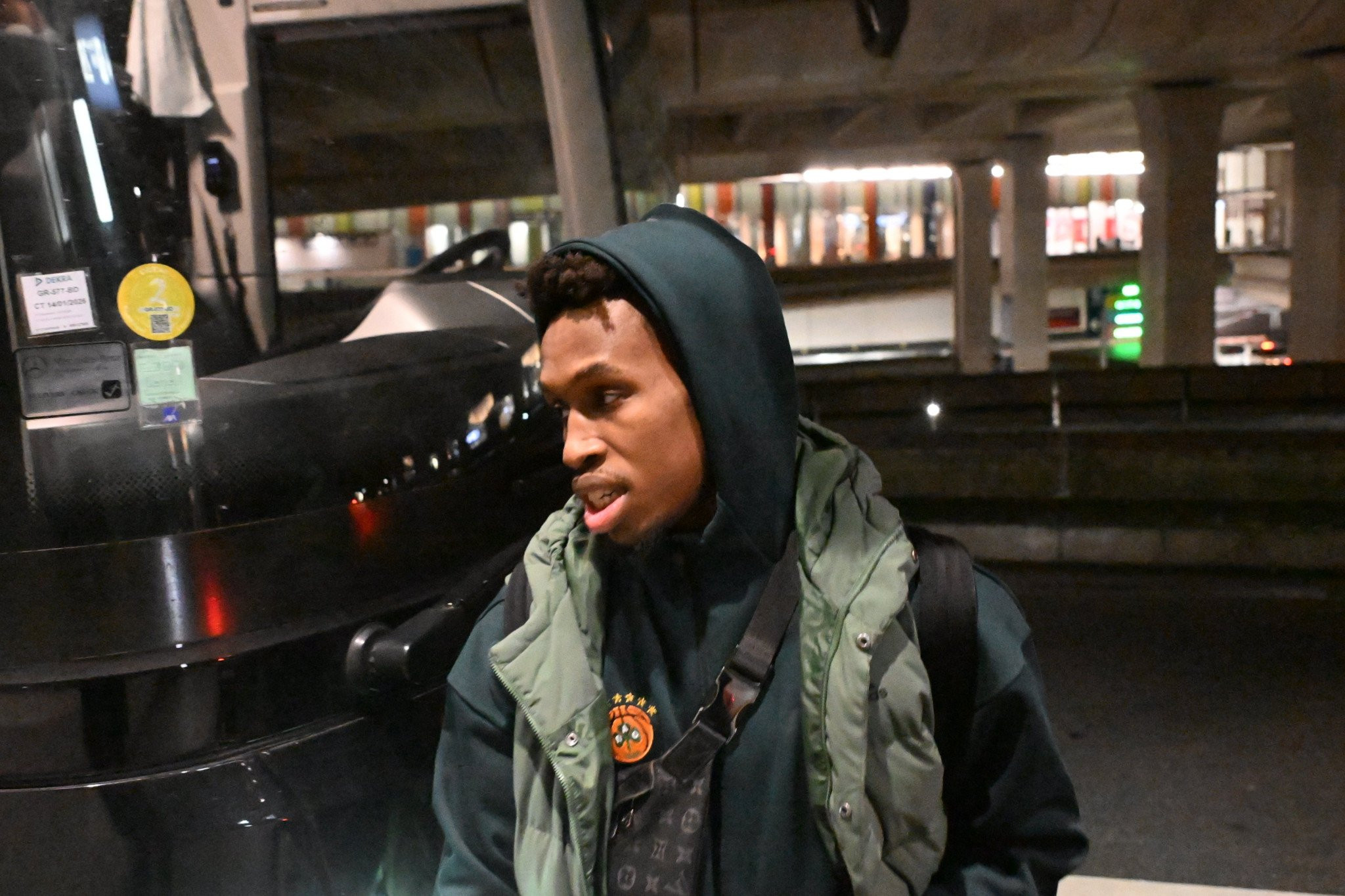 Ο Σορτς φρόντισε να... συγκινήσει τους φίλους της Παρί πριν προσγειωθεί στην Γαλλία (video)