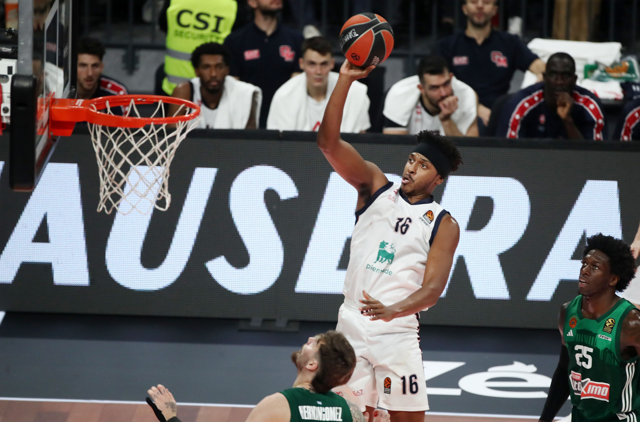 Νέο πλήγμα για τη Μιλάνο - Ο ΛεΝτέι χάνει το παιχνίδι με τον Ολυμπιακό