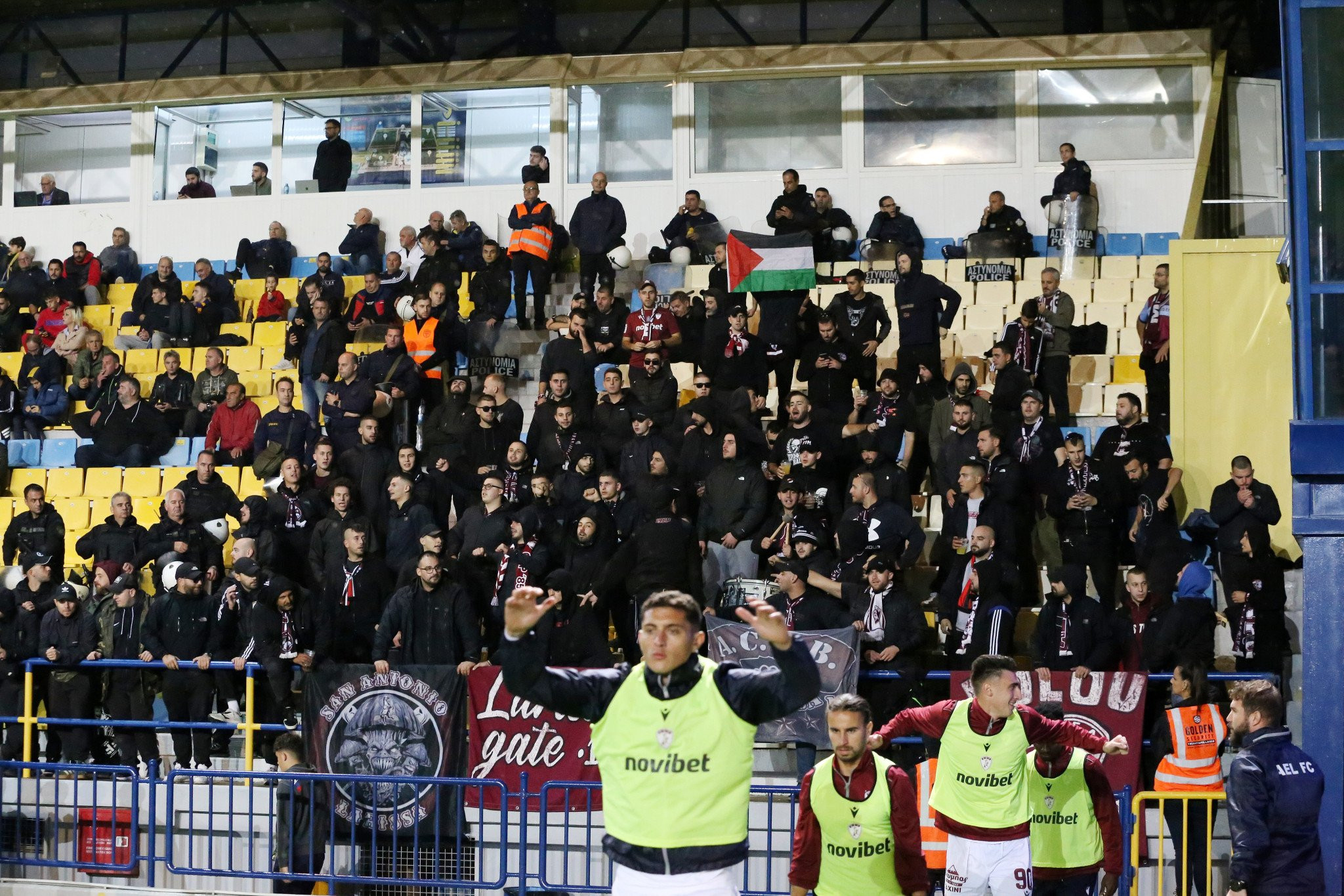 Σκληρή ανακοίνωση των οπαδών της ΑΕΛ: «Παίκτες και προπονητής ντρόπιασαν την ομάδα»