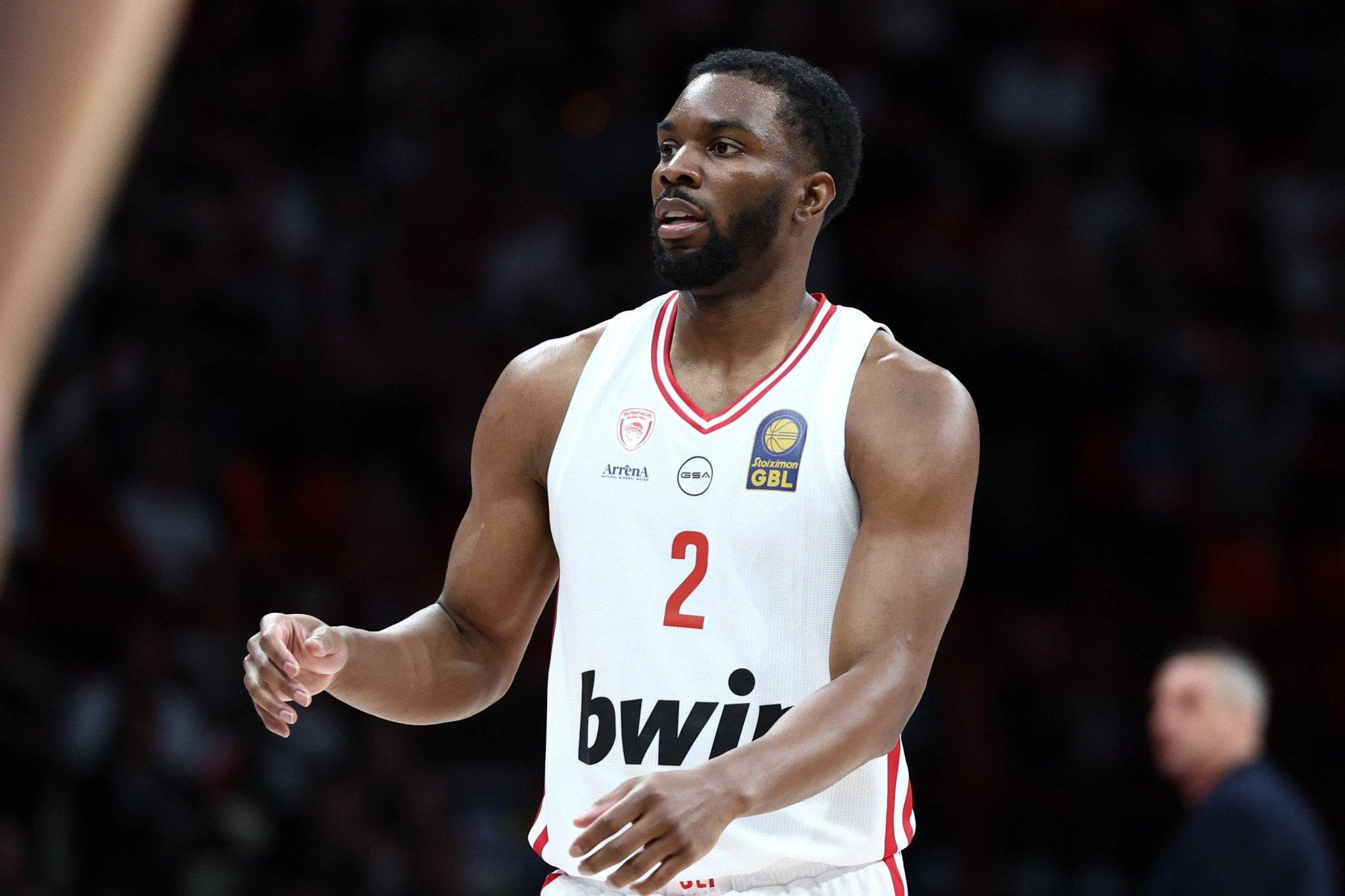 Ο κόσμος του Ολυμπιακού έκανε τον σταυρό του μετά το πρώτο καλάθι του Έβανς (Video)