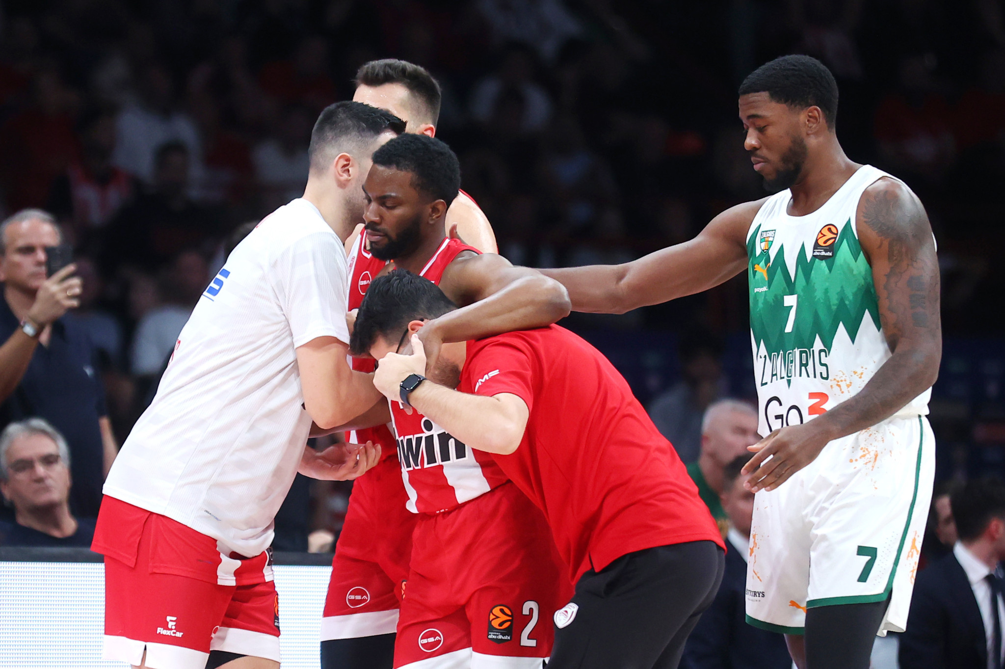 «Μείνε δυνατός Κίναν»: Η ανάρτηση του Ολυμπιακού μετά τον τραυματισμό του Έβανς