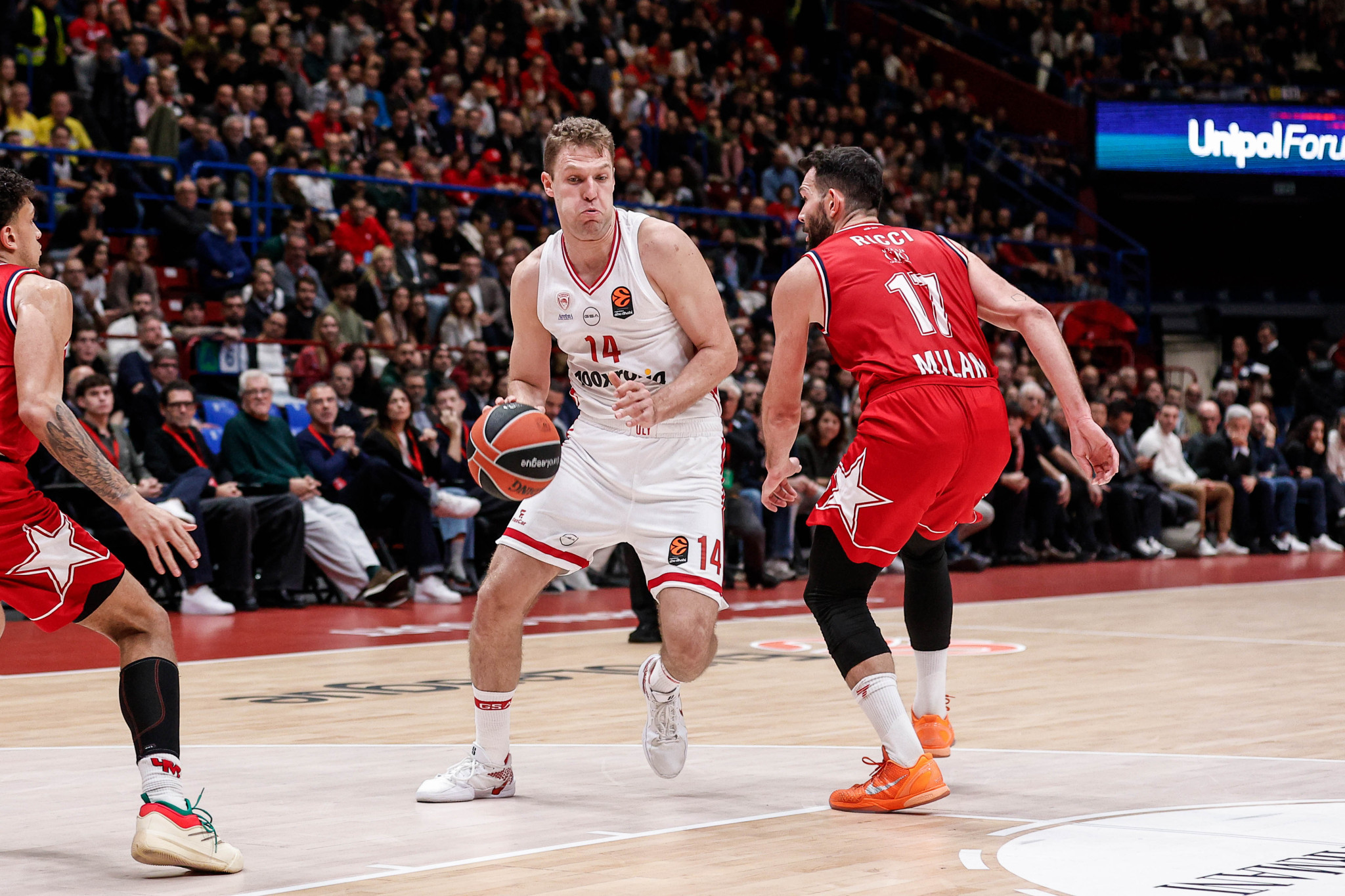 Γιατί πήρε το τελευταίο σουτ ο Βεζένκοφ στο Μιλάνο και όχι οι «καυτοί» Πίτερς-Ντόρσεϊ