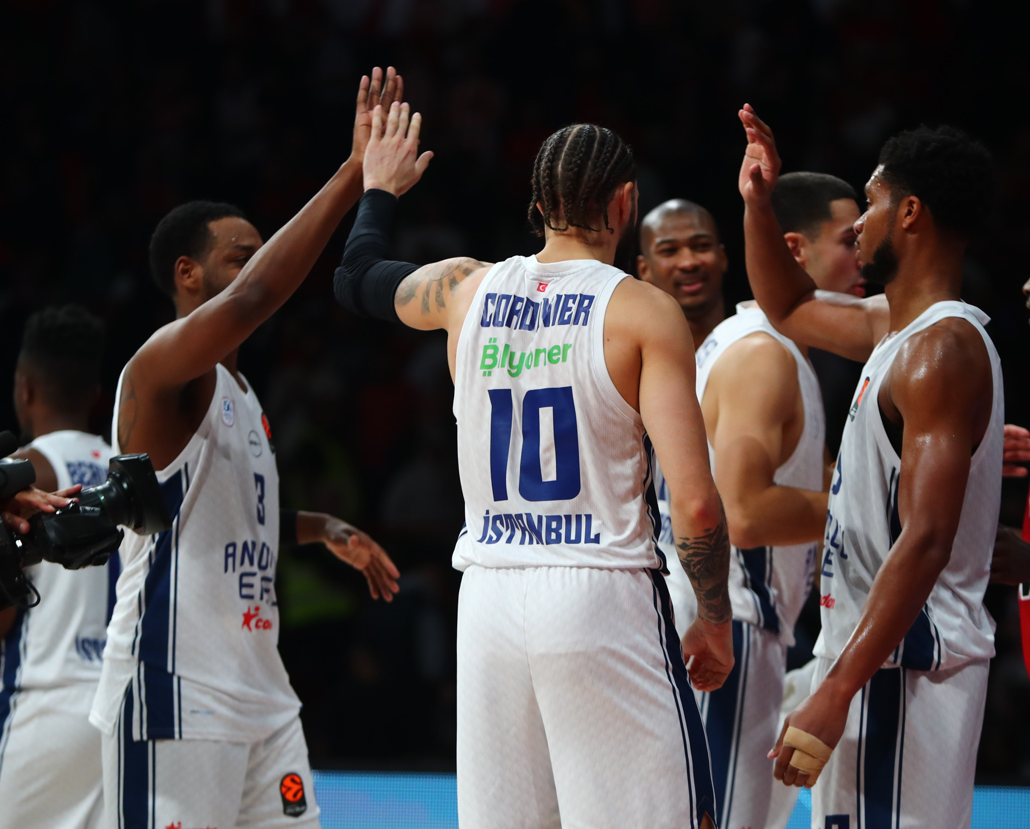 Εφές – Μπαρτσελόνα με… Μπλαουγκράνα «μπουστάρισμα»