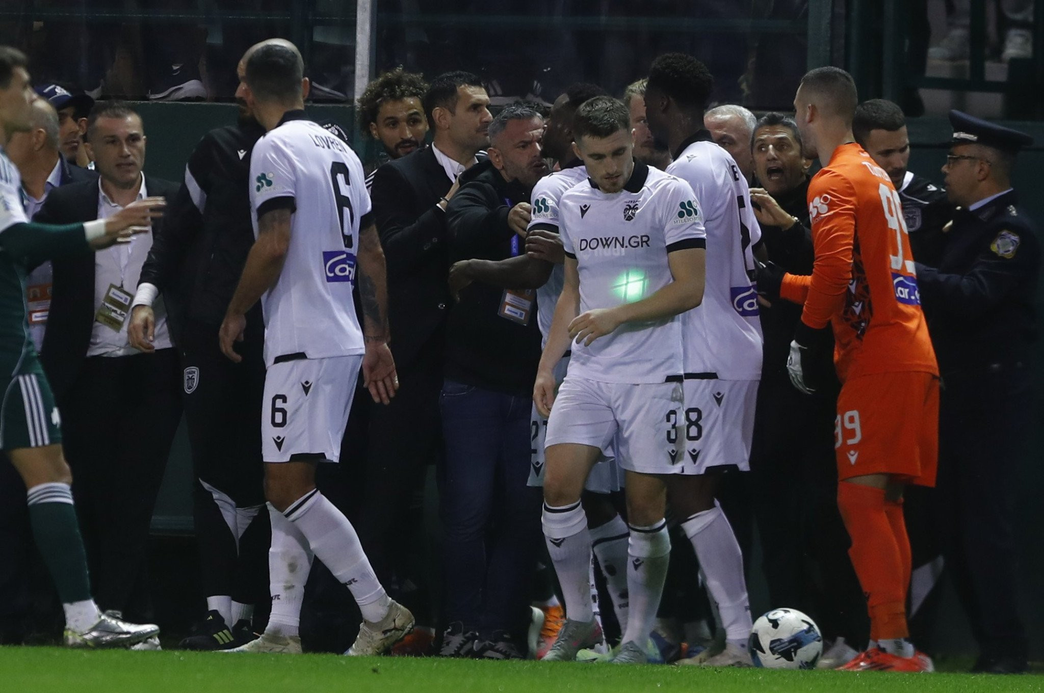 Για δυο αποβολές διαμαρτύρεται ο ΠΑΟΚ στη Λεωφόρο