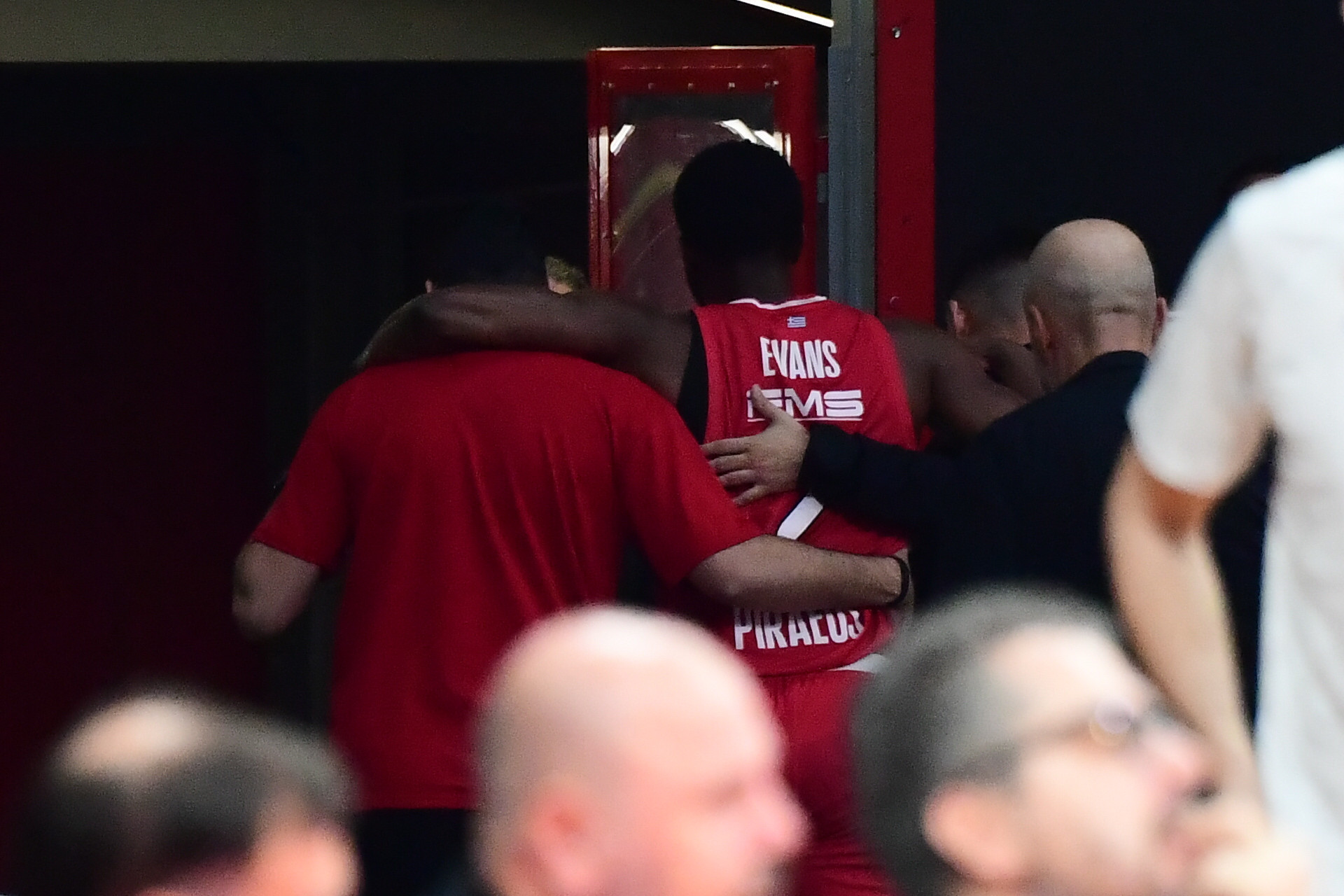 Οι ευχές του Παναθηναϊκού στον τραυματία Έβανς