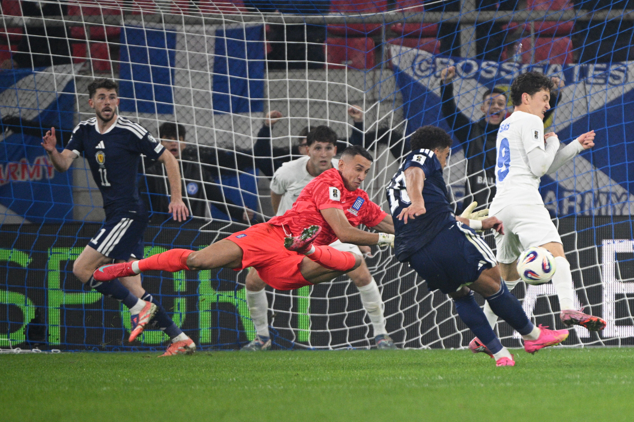 Το σωτήριο κόψιμο του Καρέτσα (video)