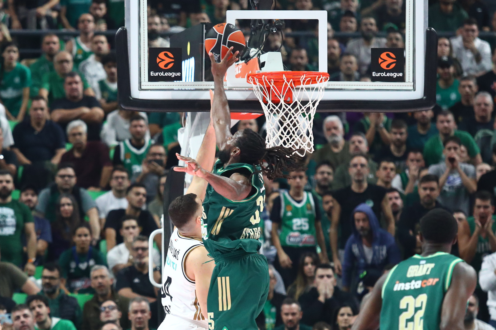 Το απίθανο μπλοκ του Φαρίντ στον Καμπενγκέλε στην κορυφή του εβδομαδιαίου Top10 της Euroleague (video)