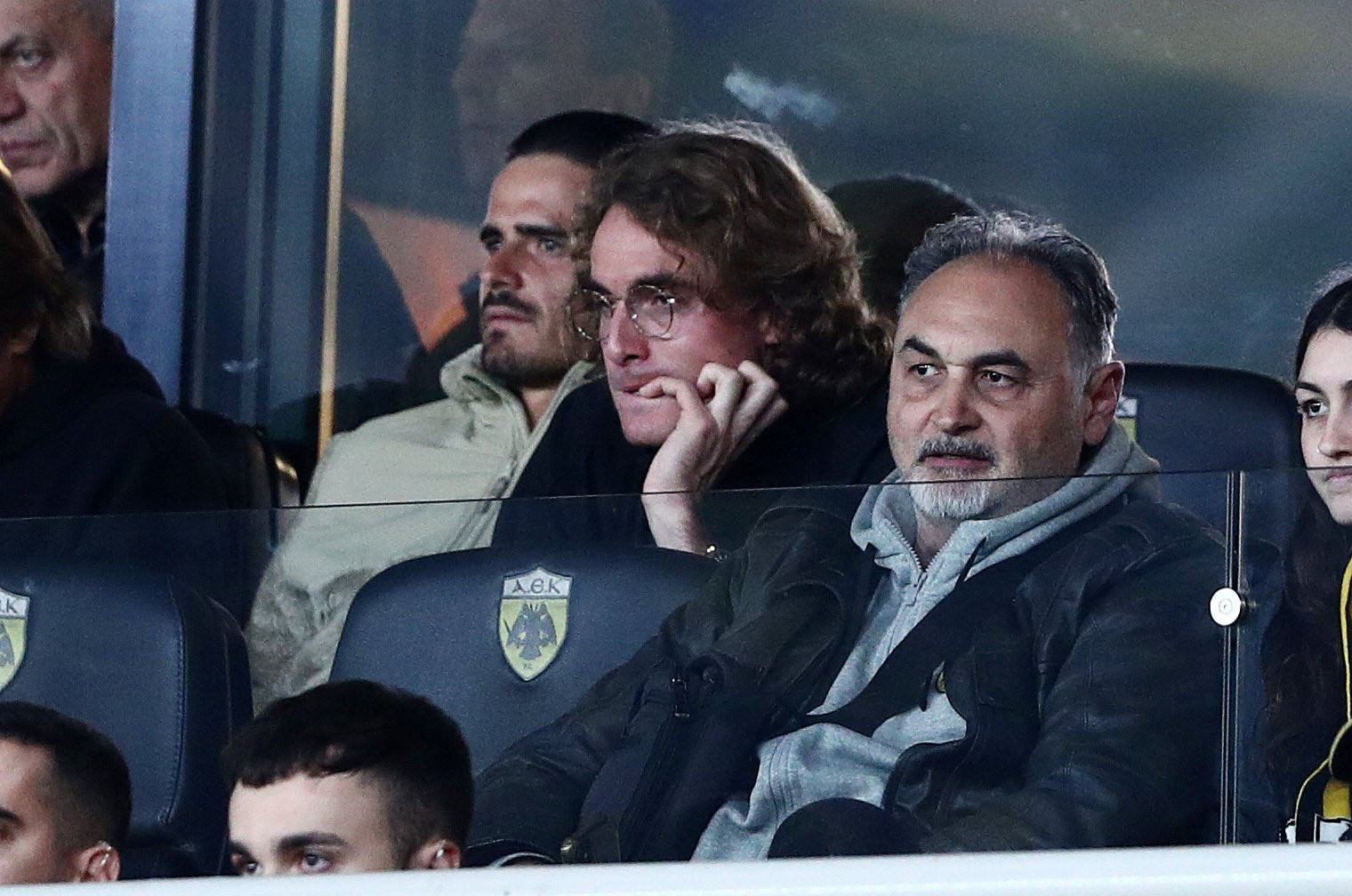 Ο Τσιτσιπάς είδε από κοντά την ΑΕΚ και παρέλαβε ένα ξεχωριστό δώρο (photo)