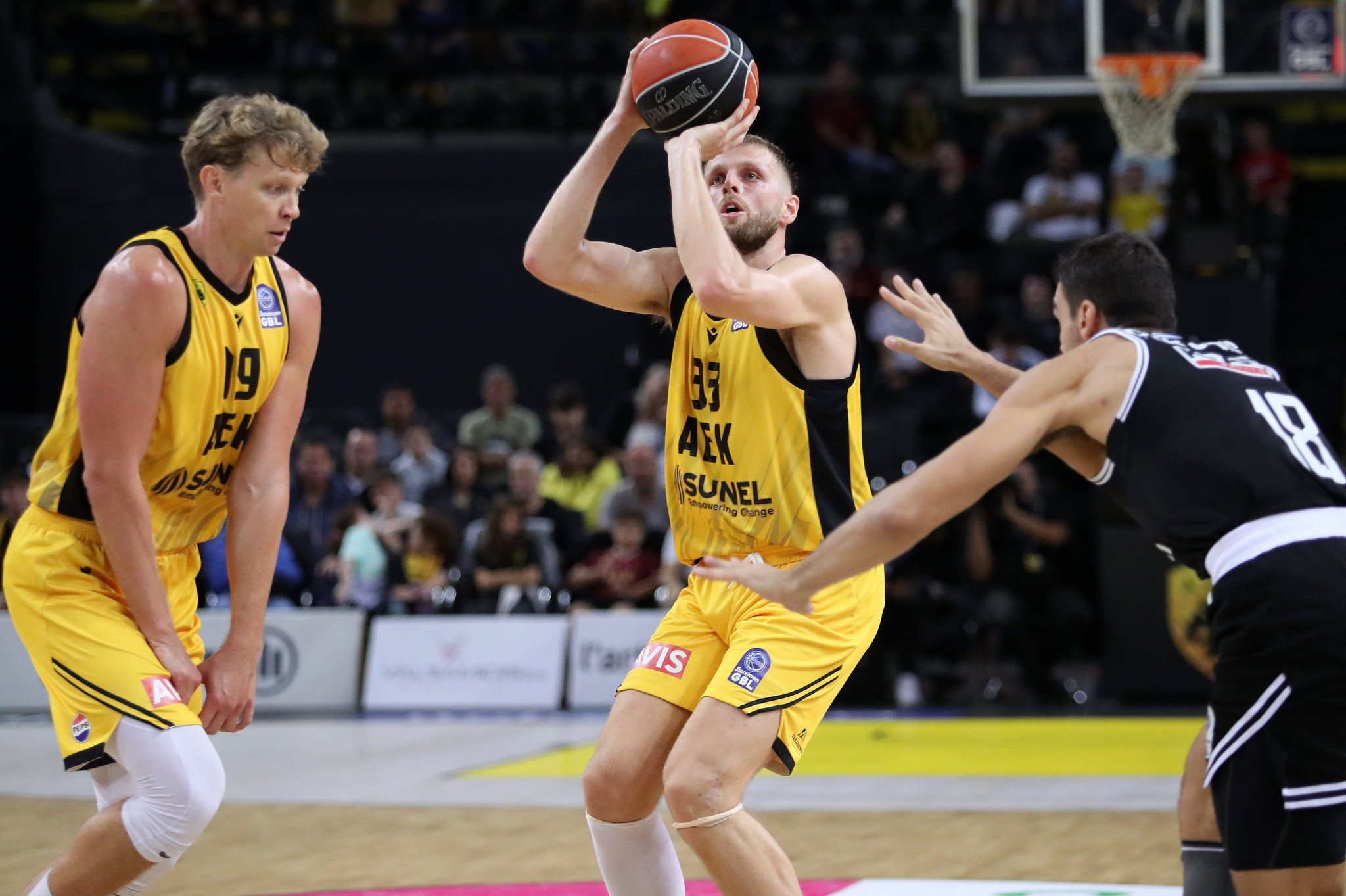 Το follow... buzzer beater του Χαραλαμπόπουλου (video)