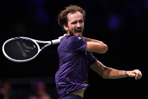 O Μεντβέντεφ παίρνει μέρος σε τουρνουά εταιρείας που χρηματοδοτεί τον πόλεμο