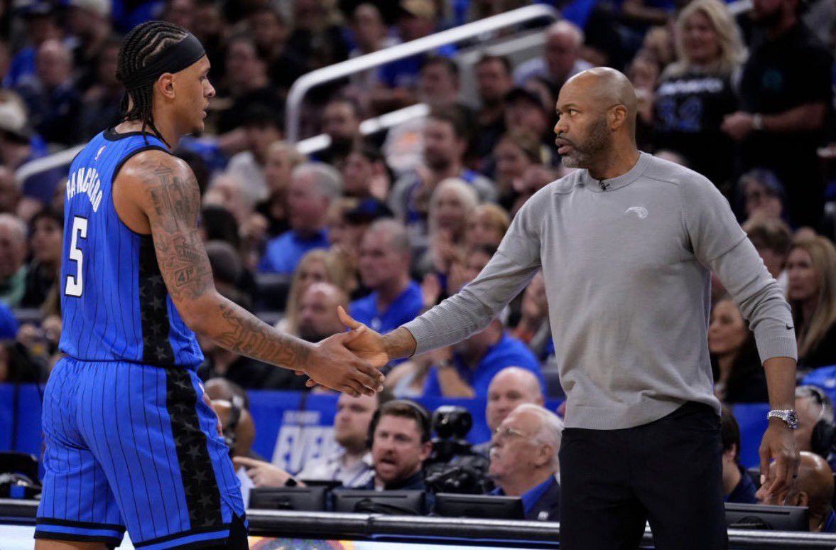 «Σύννεφα» στο Ορλάντο: «Δεν υπάρχει επικοινωνία ανάμεσα σε Μόσλεϊ και Μπανκέρο»