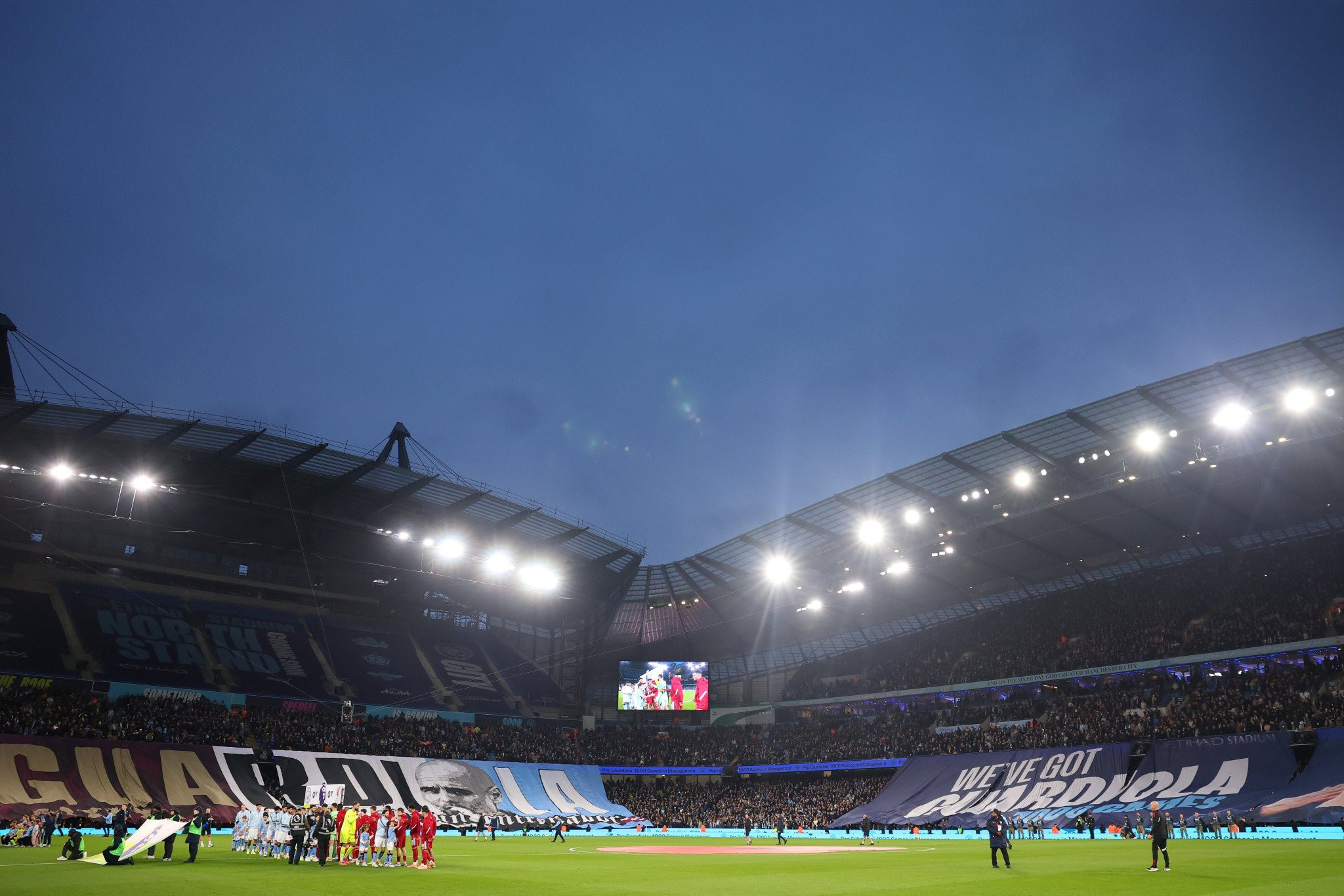 Το εντυπωσιακό κορεό των φίλων της Μάντσεστερ Σίτι για τα 1000 ματς του Γκουαρδιόλα