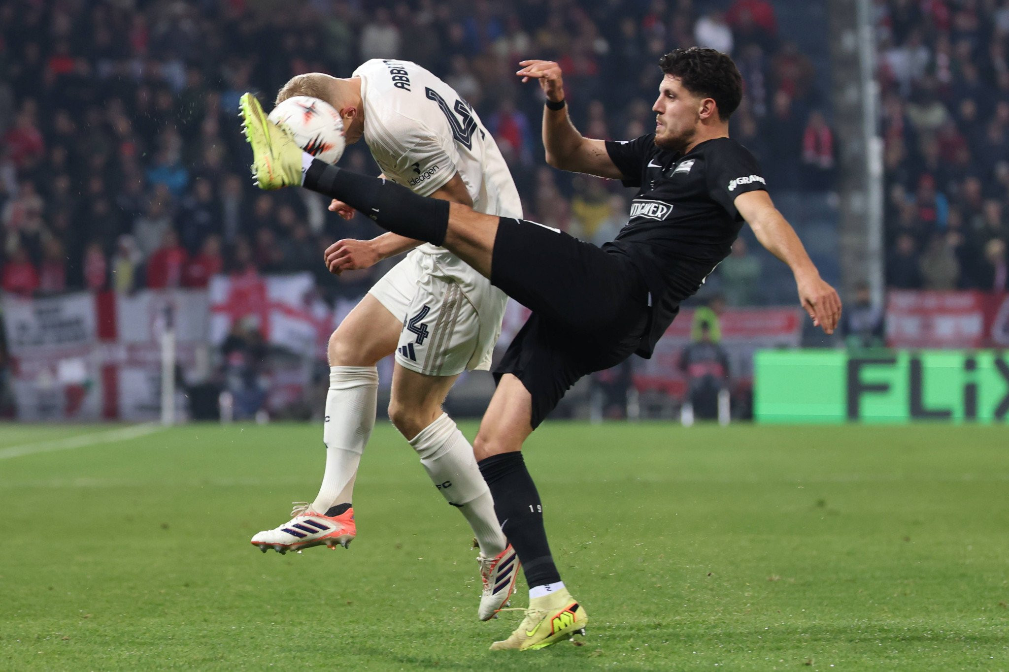 «Κόλλησε» στην Αυστρία η Νότιγχαμ - Εμφατικό διπλό της Φράιμπουργκ στη Γαλλία απέναντι στη Νις